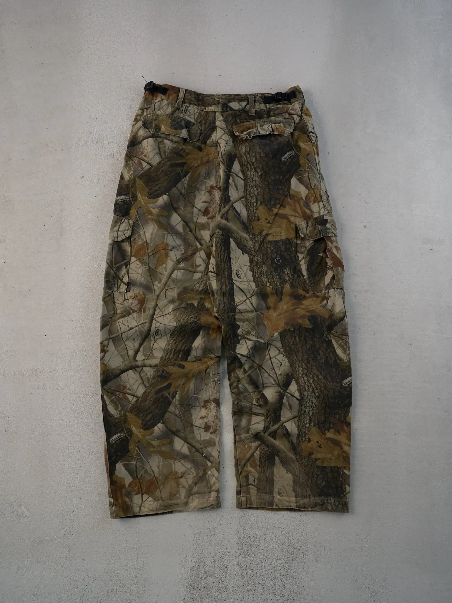 Vintage Y2k Green Realtree Camo Cargo Pants (31x30) sold by Rebalance Vintage product image thumbnail 2
