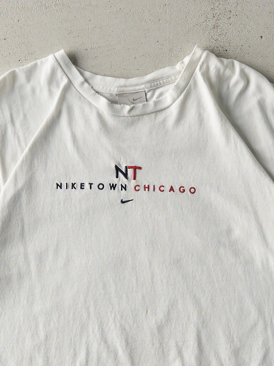Vintage Y2K White Niketown Chicago Embroidered Tee (L) sold by Rebalance Vintage product image thumbnail 2