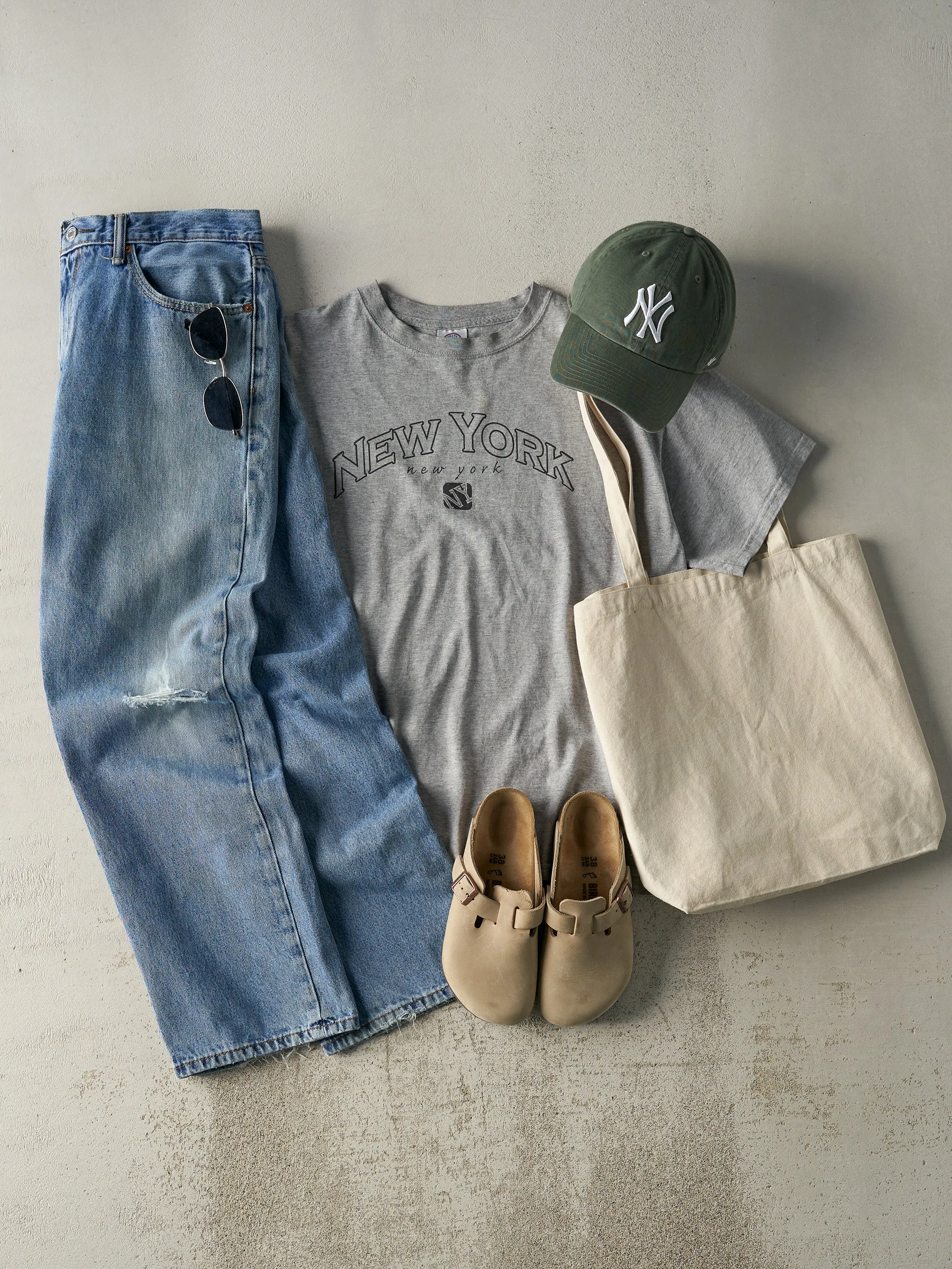 Vintage Y2K Mid Wash Levi's 505 Jeans (36x29) sold by Rebalance Vintage product image thumbnail 2