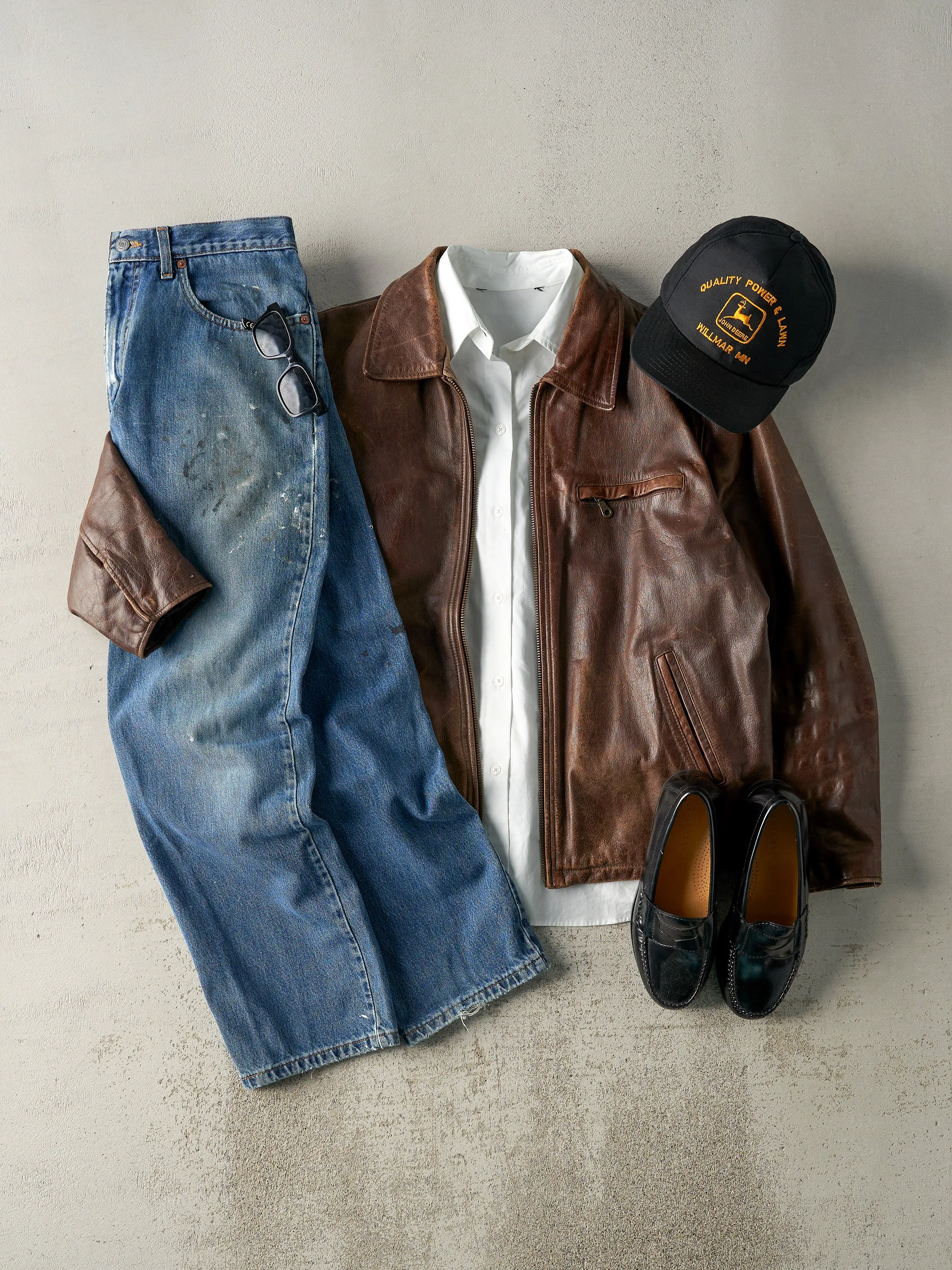 Vintage 90s Dark Wash Levi's 550 Jeans (33x30) sold by Rebalance Vintage product image thumbnail 2