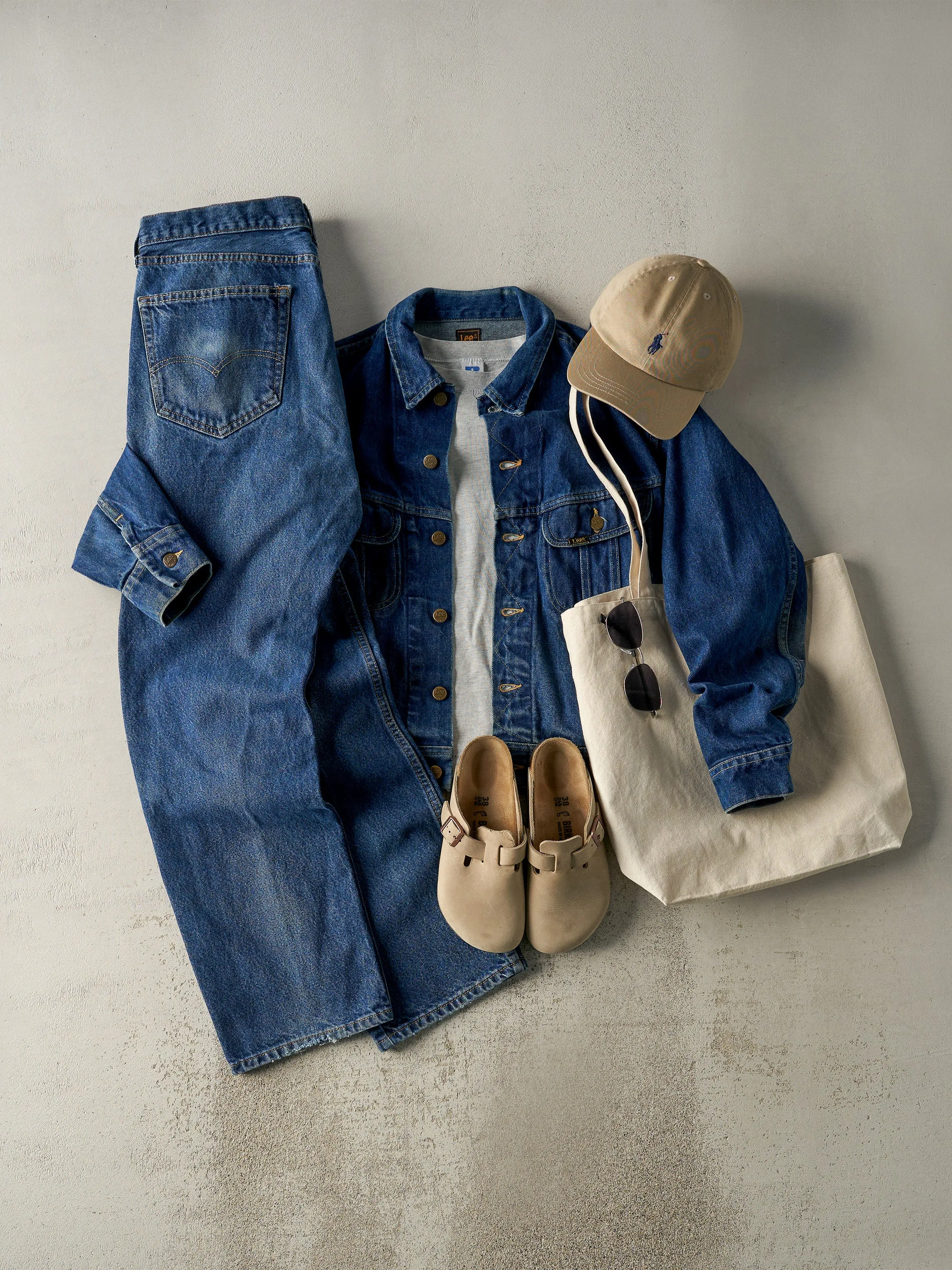 Vintage Y2K Dark Wash Levi's 505 Jeans (36x30.5) sold by Rebalance Vintage product image thumbnail 2