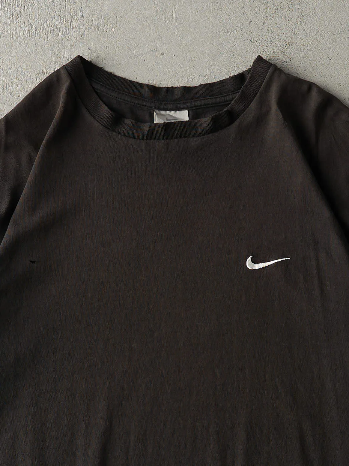 Vintage Y2K Black Nike Swoosh Embroidered Tee (XL) sold by Rebalance Vintage product image thumbnail 2