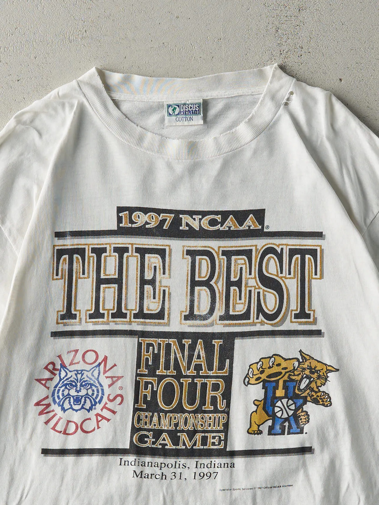 Vintage 97' White NCAA Final Four Arizona Vs Kentucky Basketball Tee (L) sold by Rebalance Vintage product image thumbnail 3