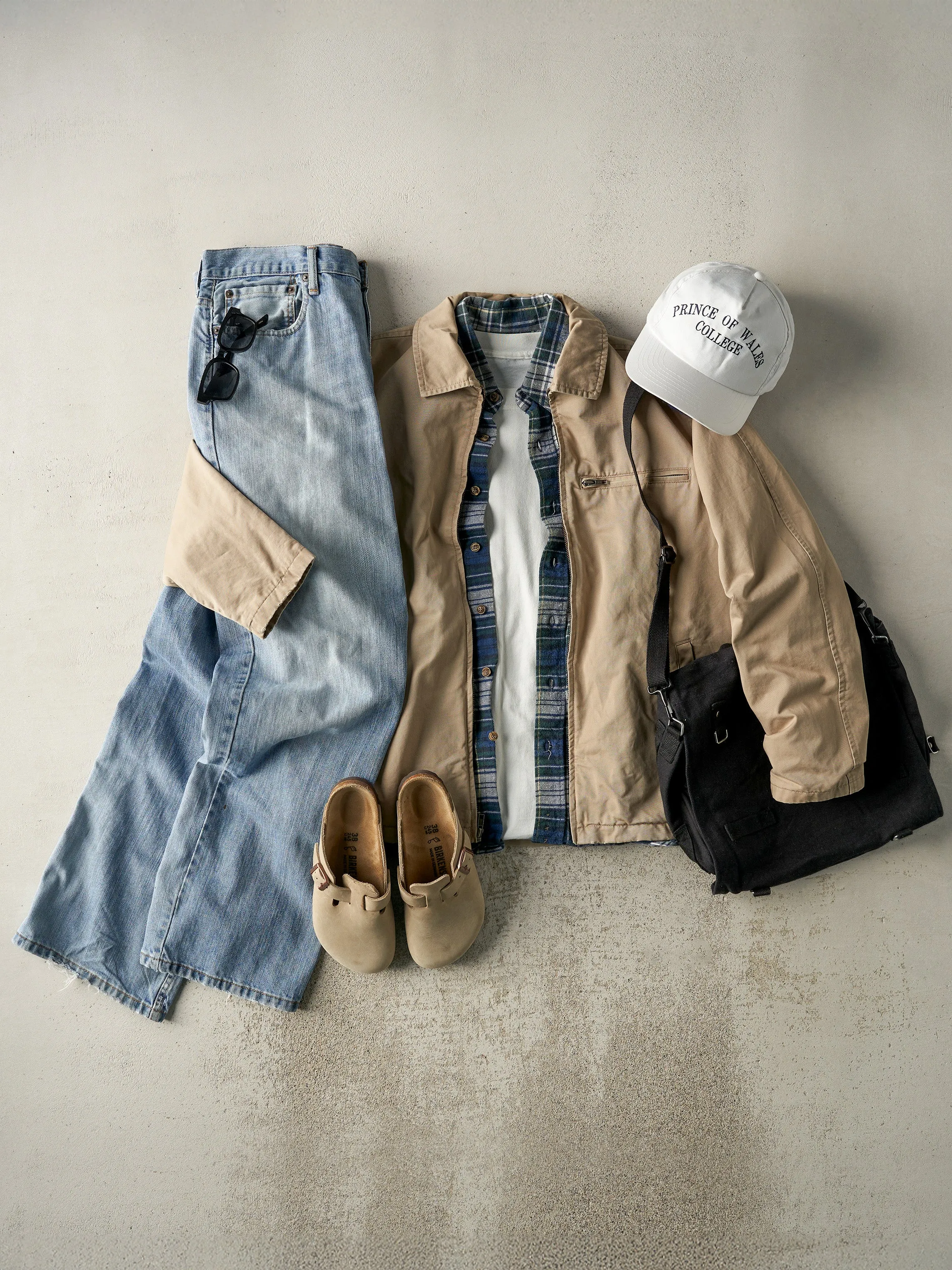 Vintage Y2K Light Wash Levi's 569 Jeans (36x32) sold by Rebalance Vintage product image thumbnail 2