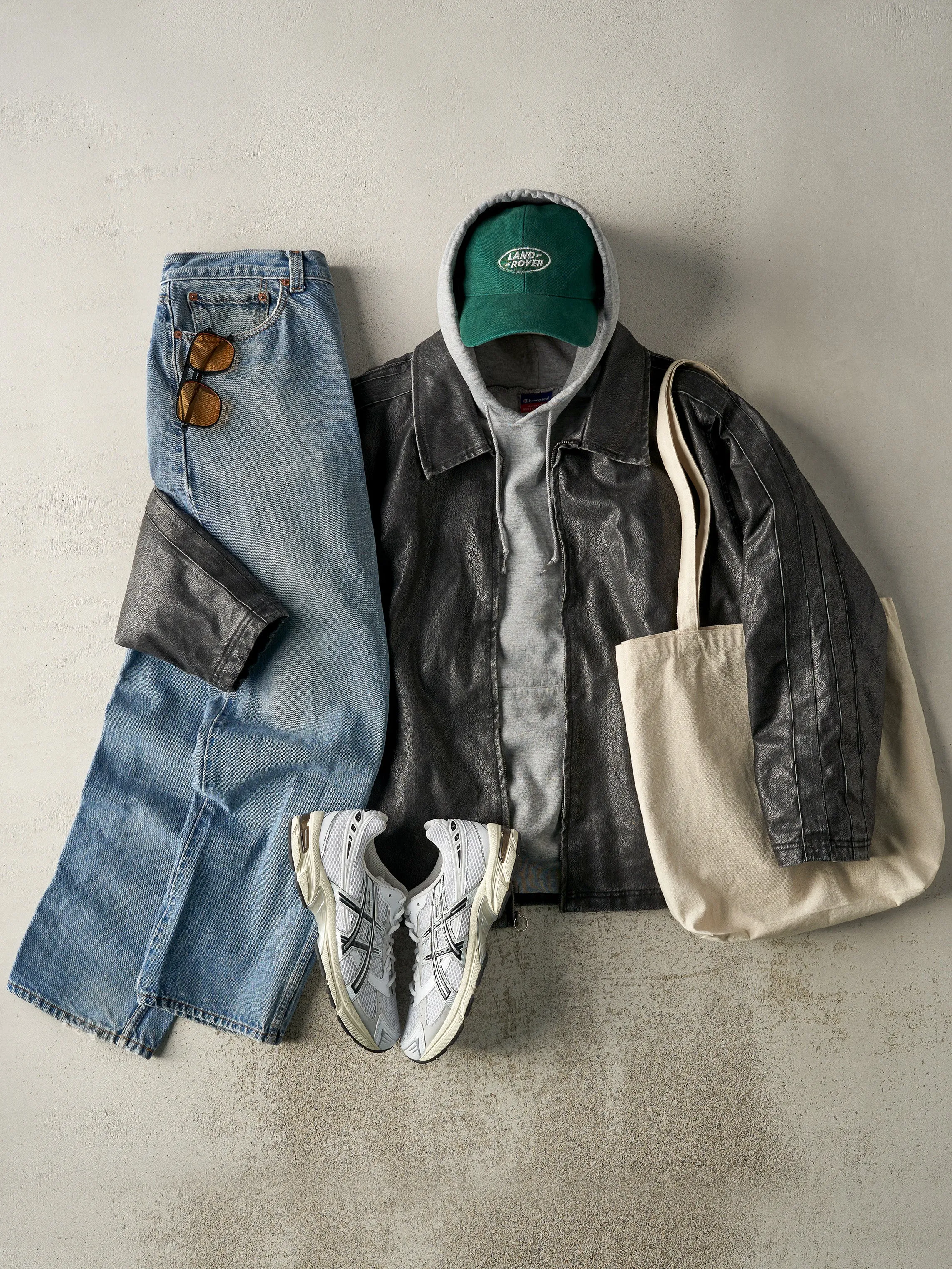 Vintage Y2K Mid Wash Levi's 505 Jeans (32x31) sold by Rebalance Vintage product image thumbnail 2