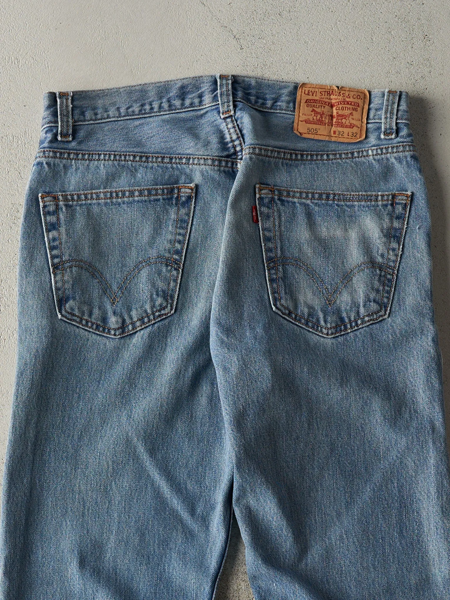Vintage Y2K Mid Wash Levi's 505 Jeans (32x31) sold by Rebalance Vintage product image thumbnail 5