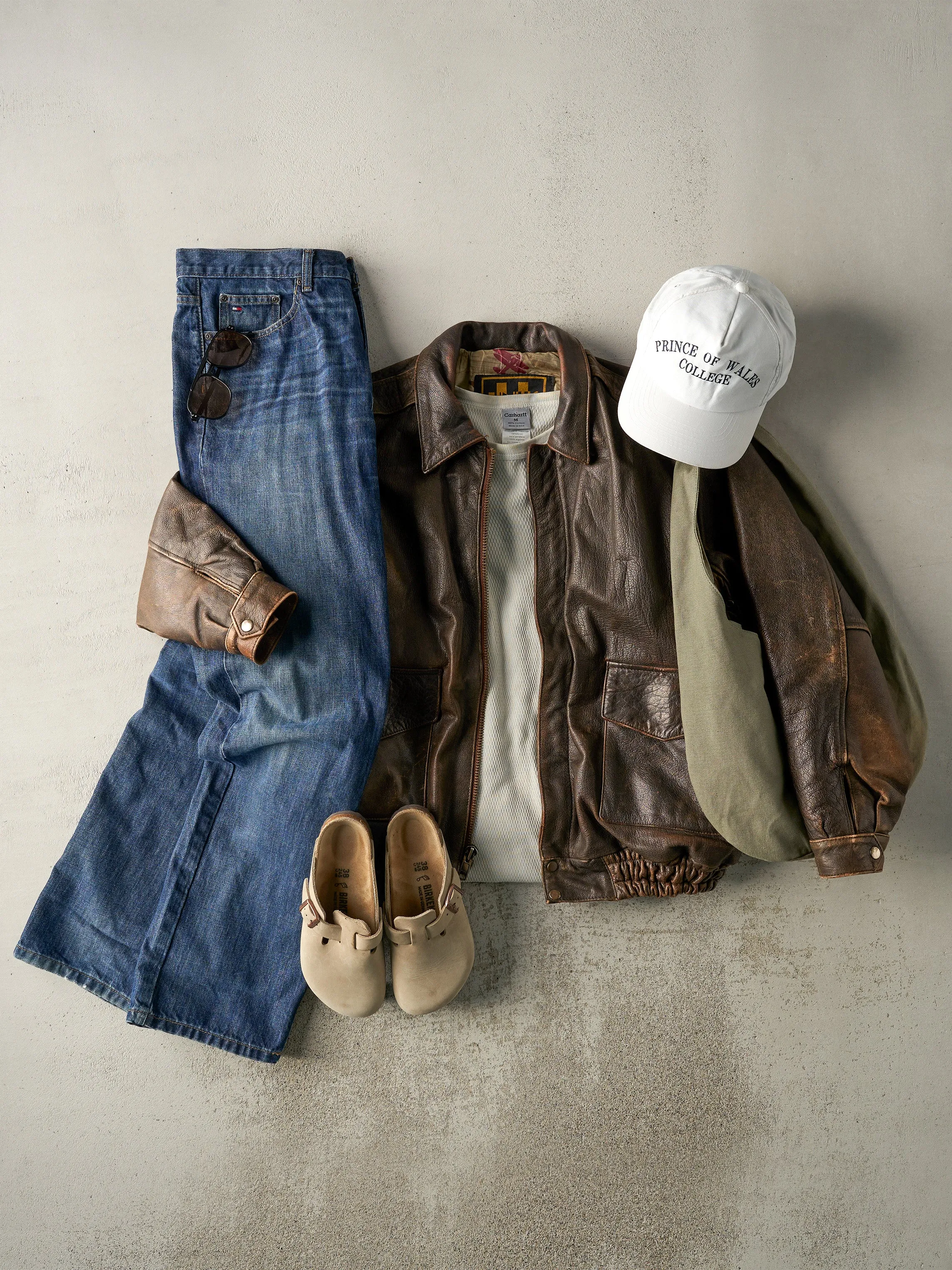 Vintage Y2K Dark Wash Tommy Hilfiger Jeans (34x33) sold by Rebalance Vintage product image thumbnail 2