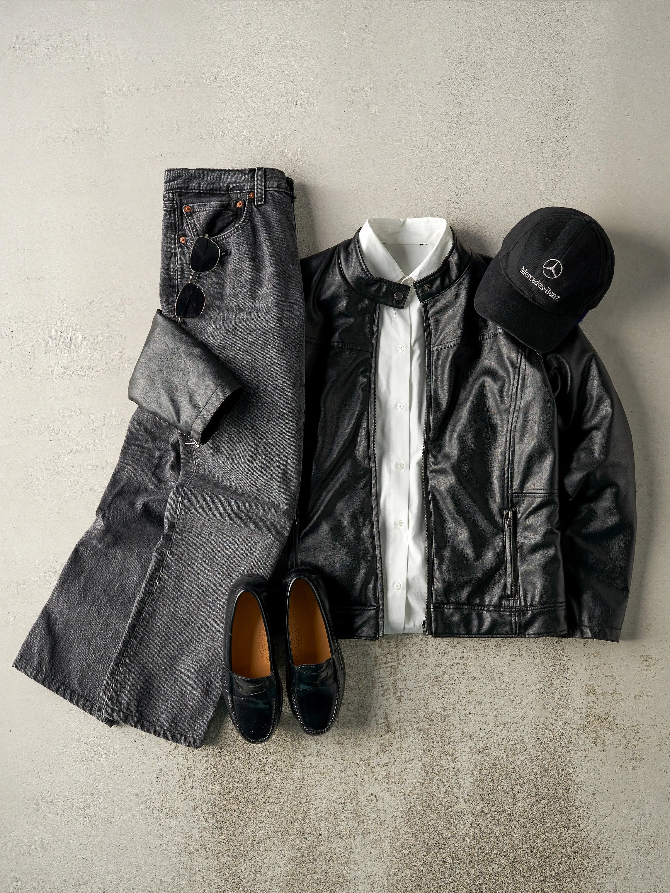 Vintage Y2K Faded Black Levi's 501 Denim Pants (31x28.5) sold by Rebalance Vintage product image thumbnail 2