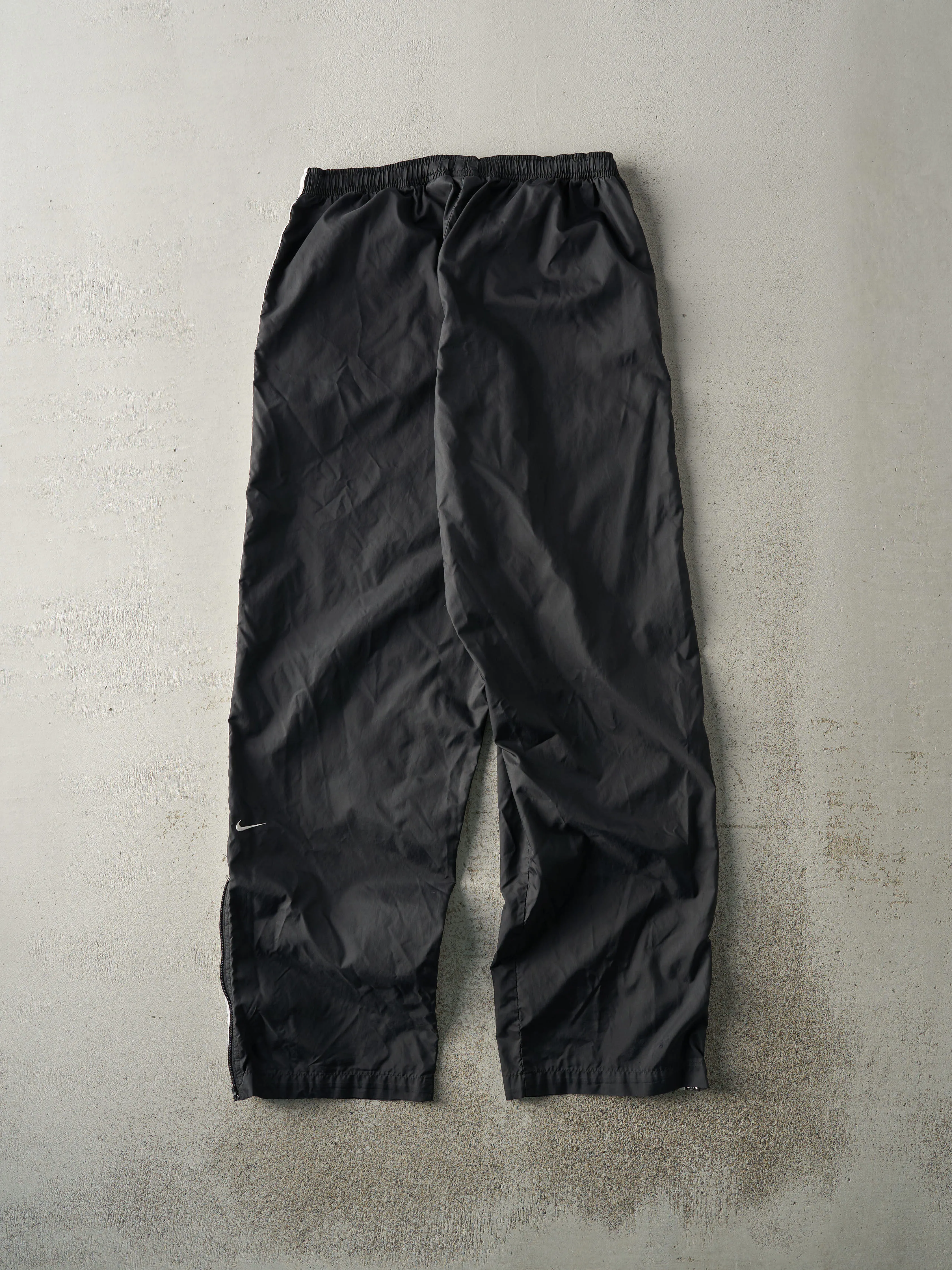 Vintage Y2K Black & Green Nike Embroidered Windbreaker Pants (31x31) sold by Rebalance Vintage product image thumbnail 3