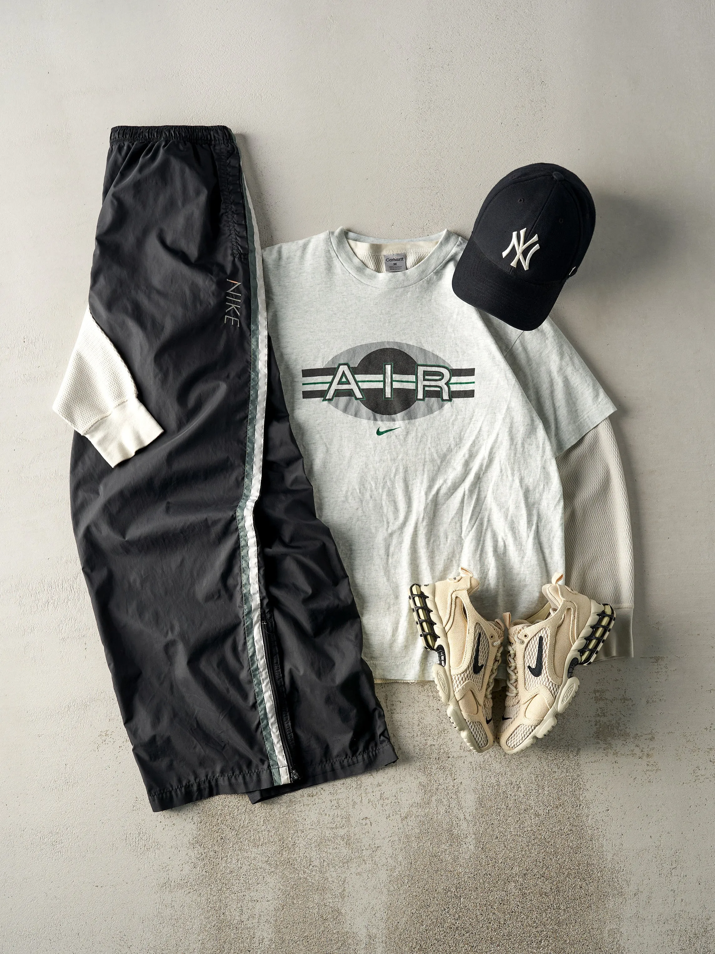 Vintage Y2K Black & Green Nike Embroidered Windbreaker Pants (31x31) sold by Rebalance Vintage product image thumbnail 2