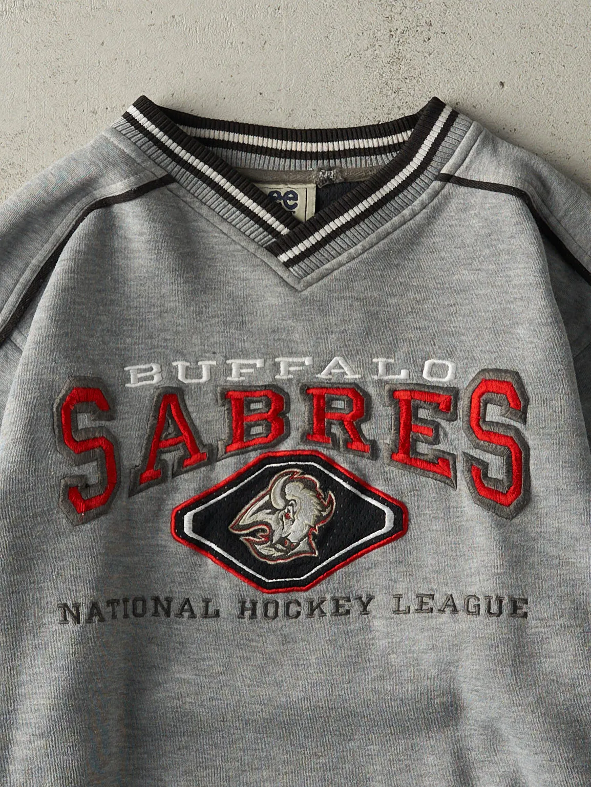 Vintage 90s Grey Embroidered Buffalo Sabres Crewneck (M) sold by Rebalance Vintage product image thumbnail 2