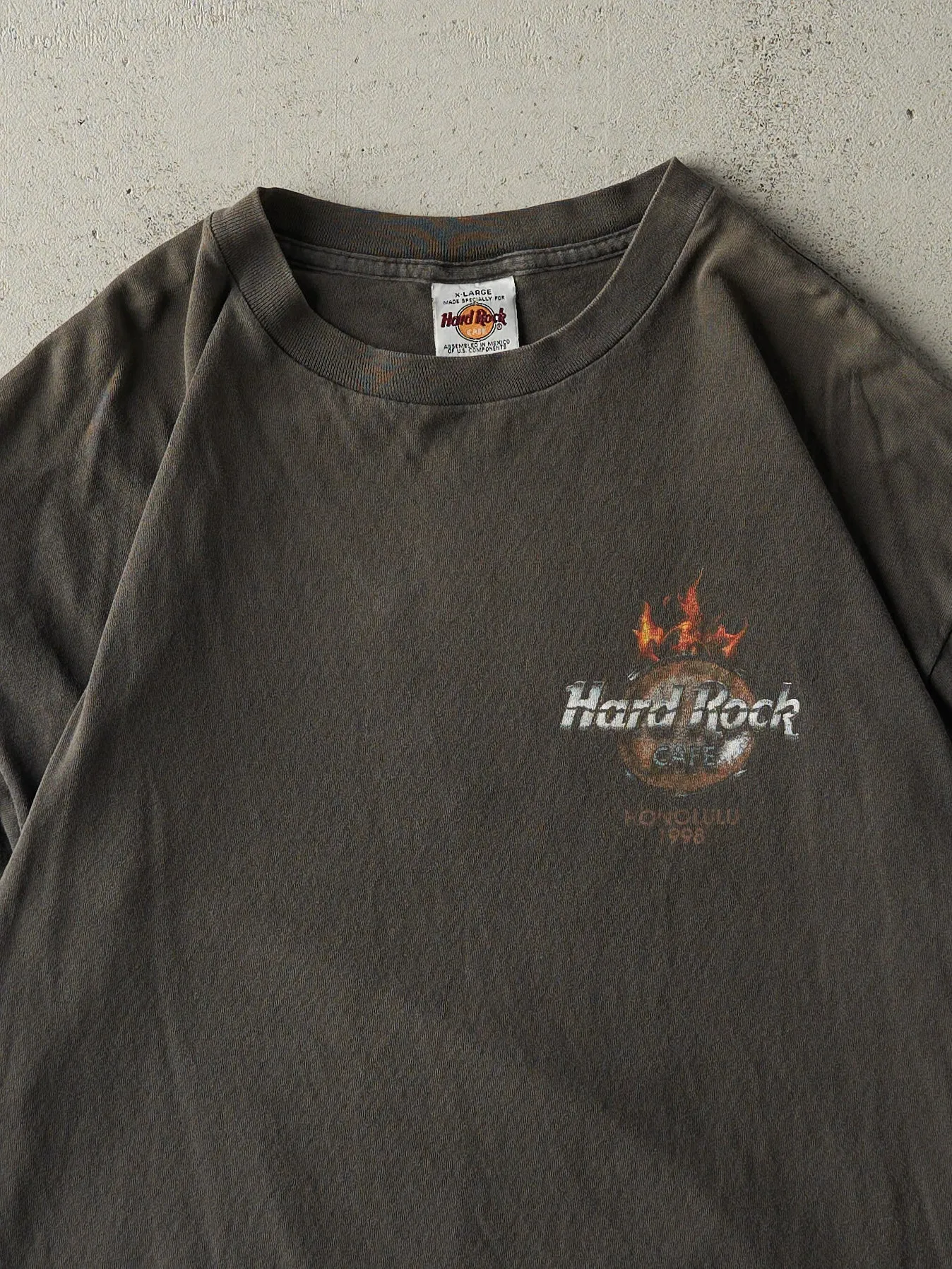 Vintage 98' Faded Black Honolulu Hawaii Hard Rock Cafe Tee (L) sold by Rebalance Vintage product image thumbnail 3