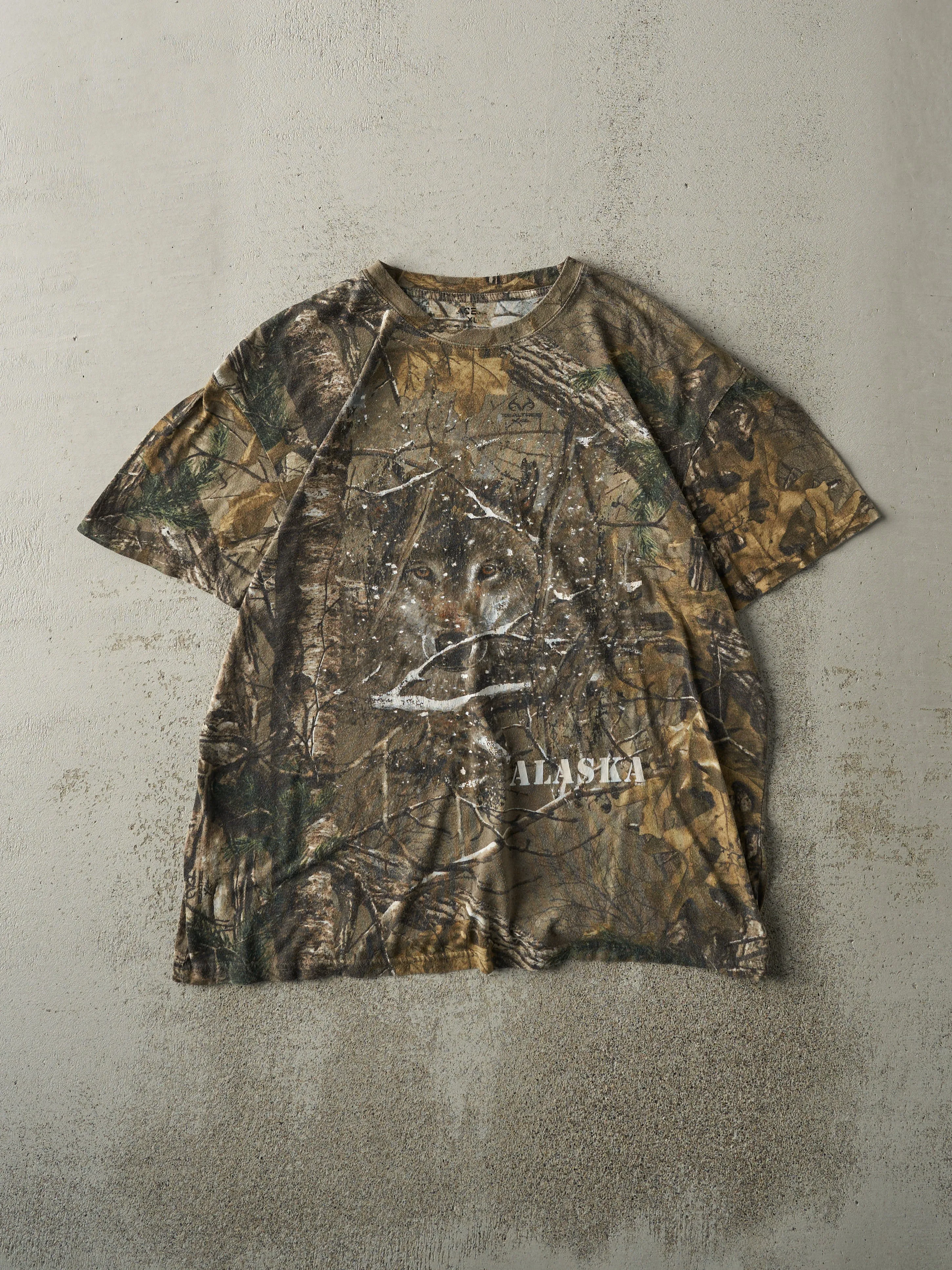 Vintage Y2K Camo Alaska Realtree Wolf Tee (M) sold by Rebalance Vintage