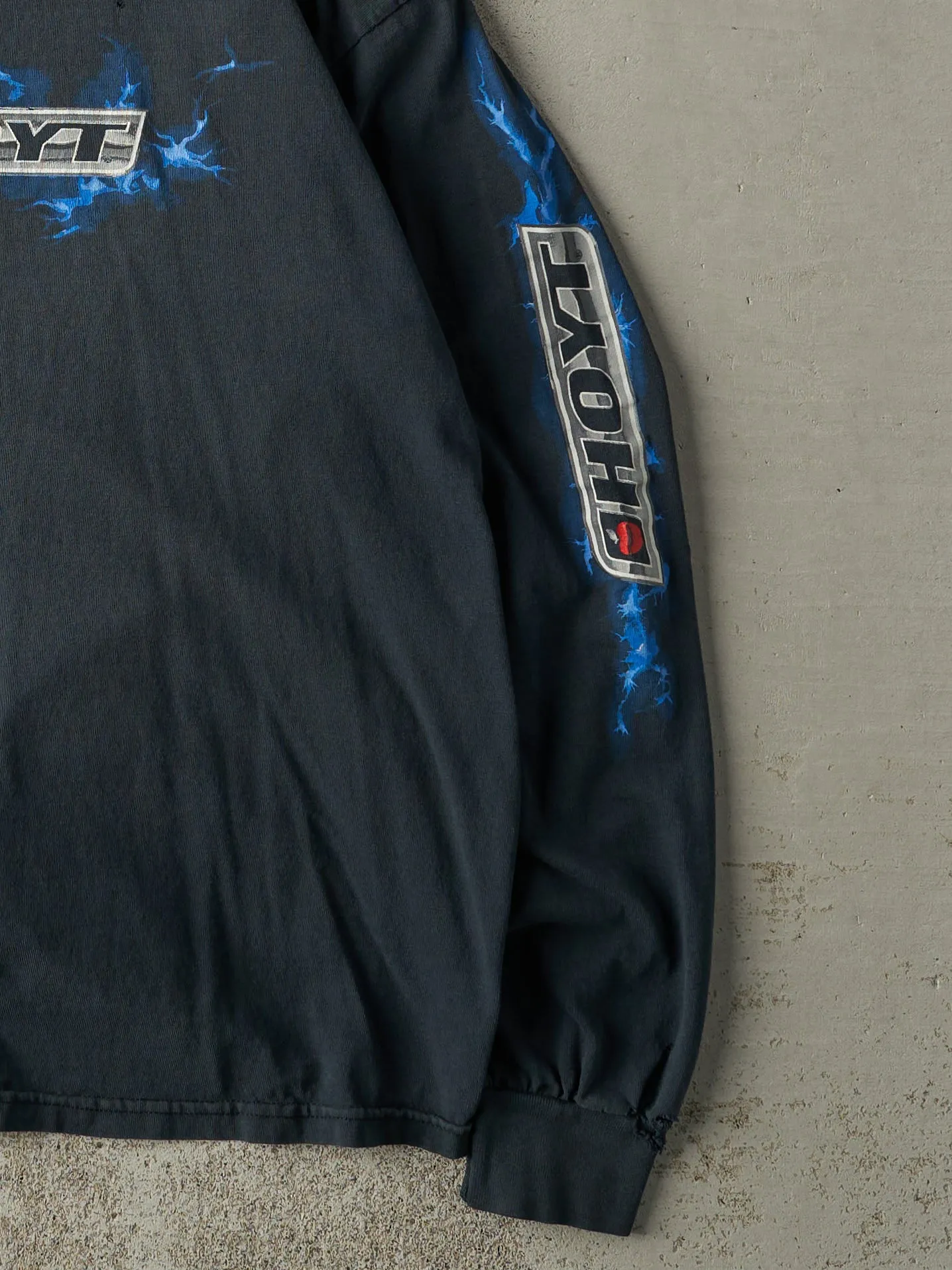 Vintage Y2K Faded Black Hoyt Archery Long Sleeve (L) sold by Rebalance Vintage product image thumbnail 4