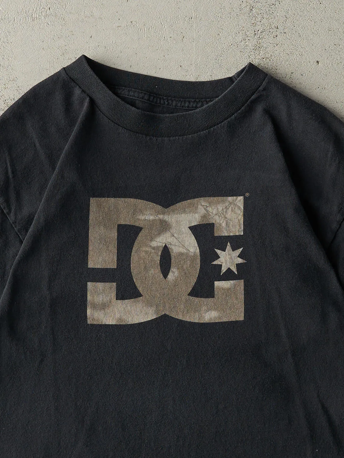 Vintage Y2K Black DC Shoes Tee (S) sold by Rebalance Vintage product image thumbnail 3