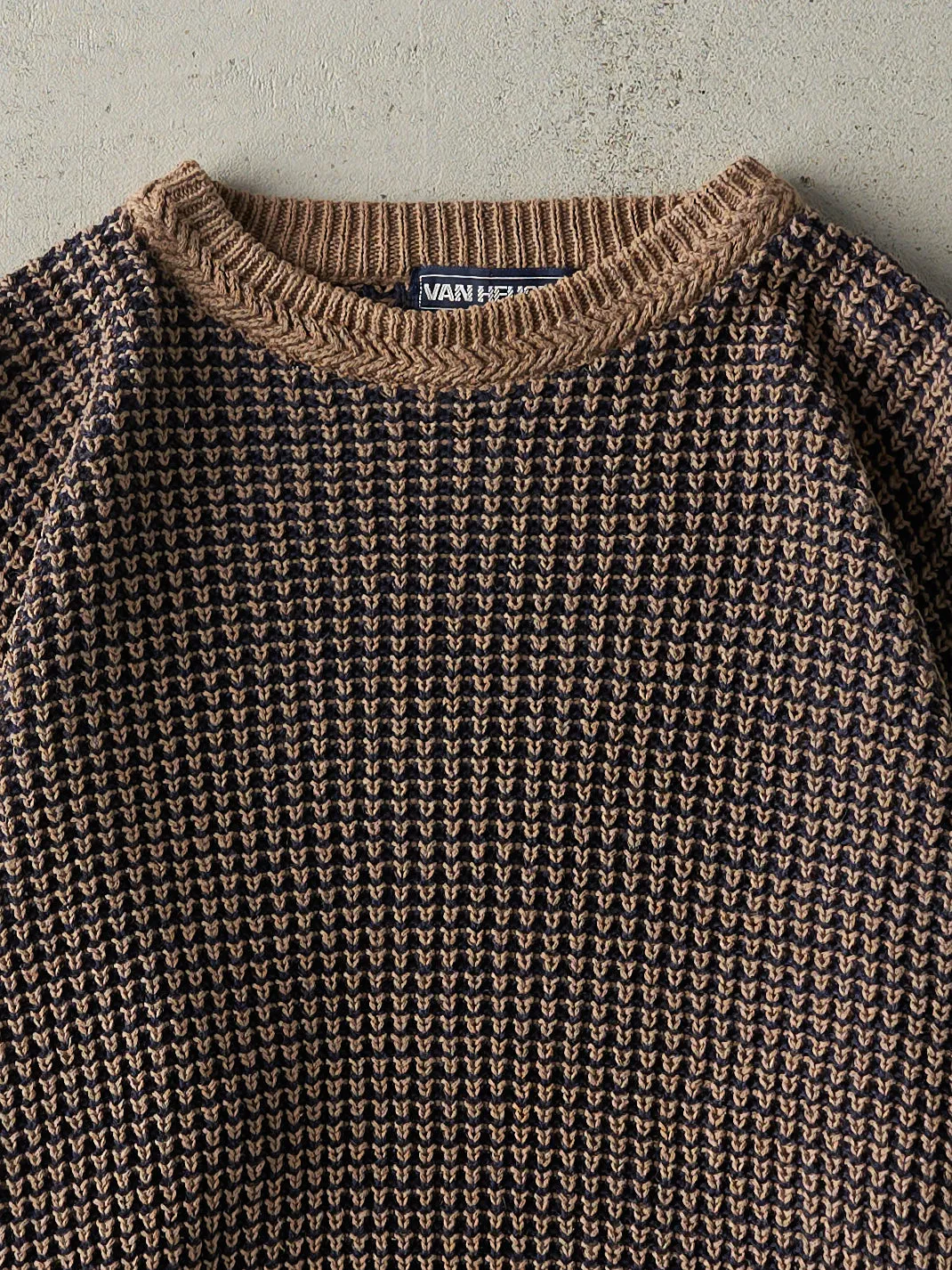 Vintage Y2K Beige & Navy Textured Knit Pullover (M) sold by Rebalance Vintage product image thumbnail 2