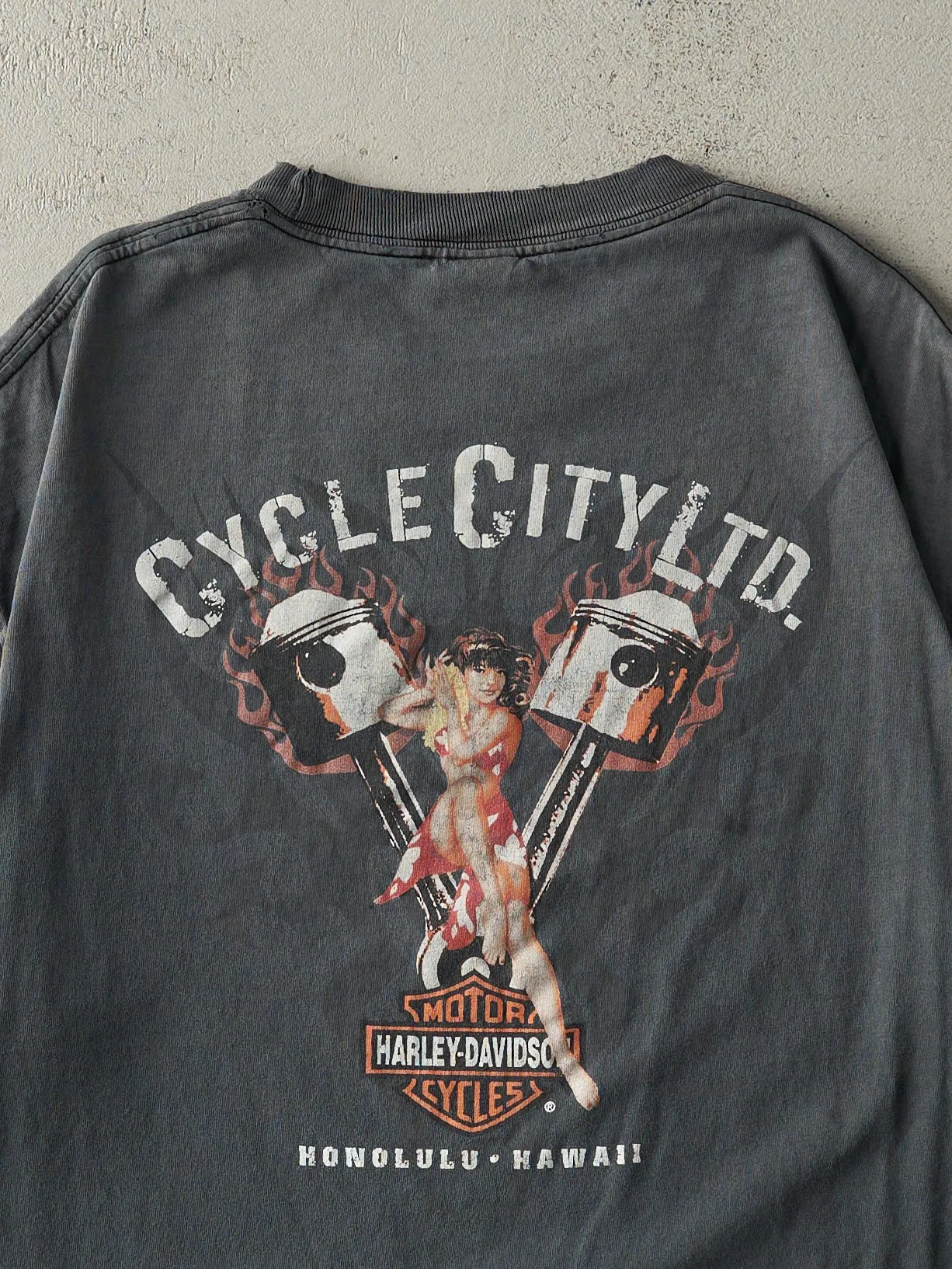 Vintage Y2K Charcoal Grey Honolulu Hawaii Harley Davidson Tee (L) sold by Rebalance Vintage product image thumbnail 4