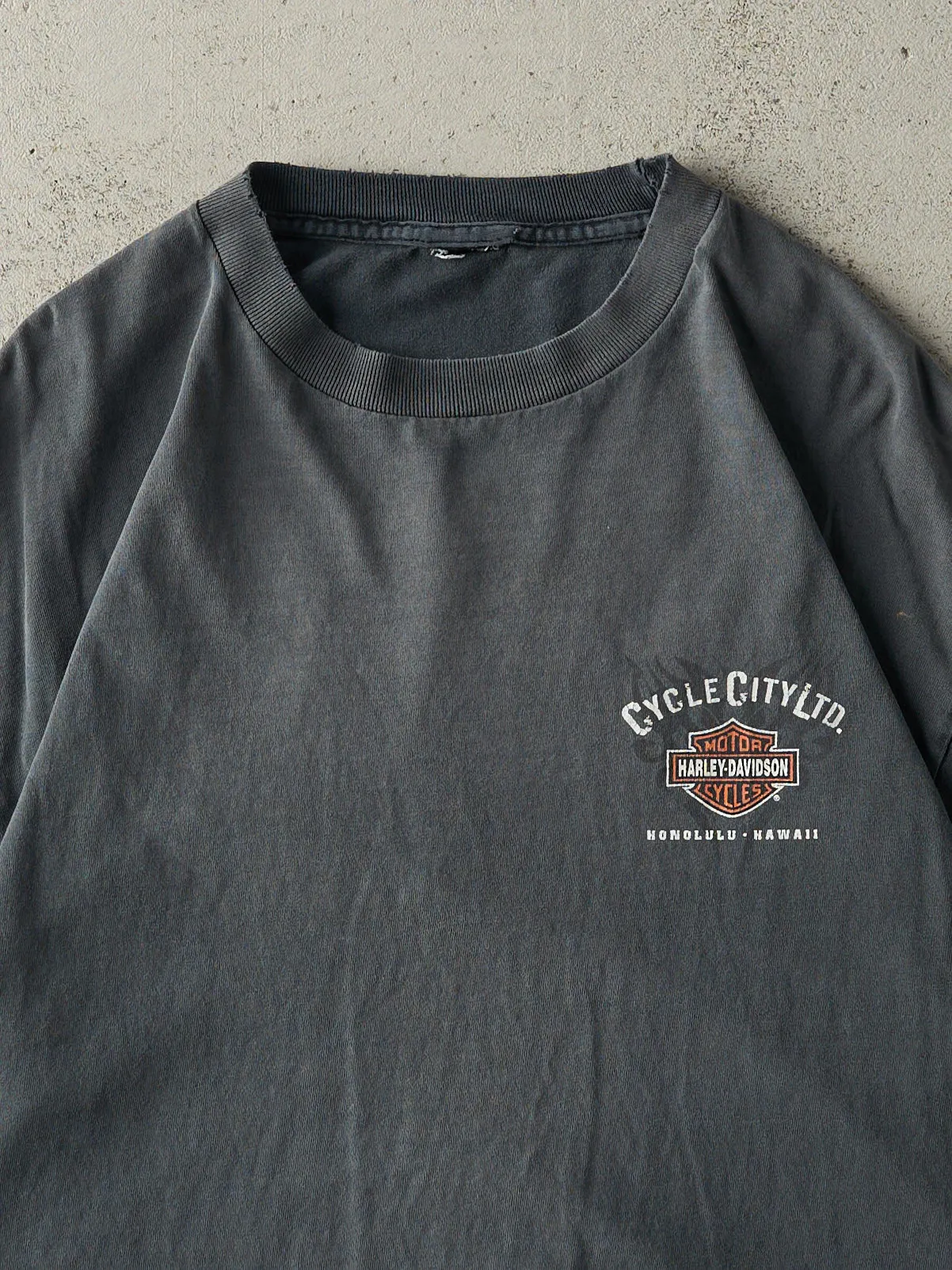 Vintage Y2K Charcoal Grey Honolulu Hawaii Harley Davidson Tee (L) sold by Rebalance Vintage product image thumbnail 3