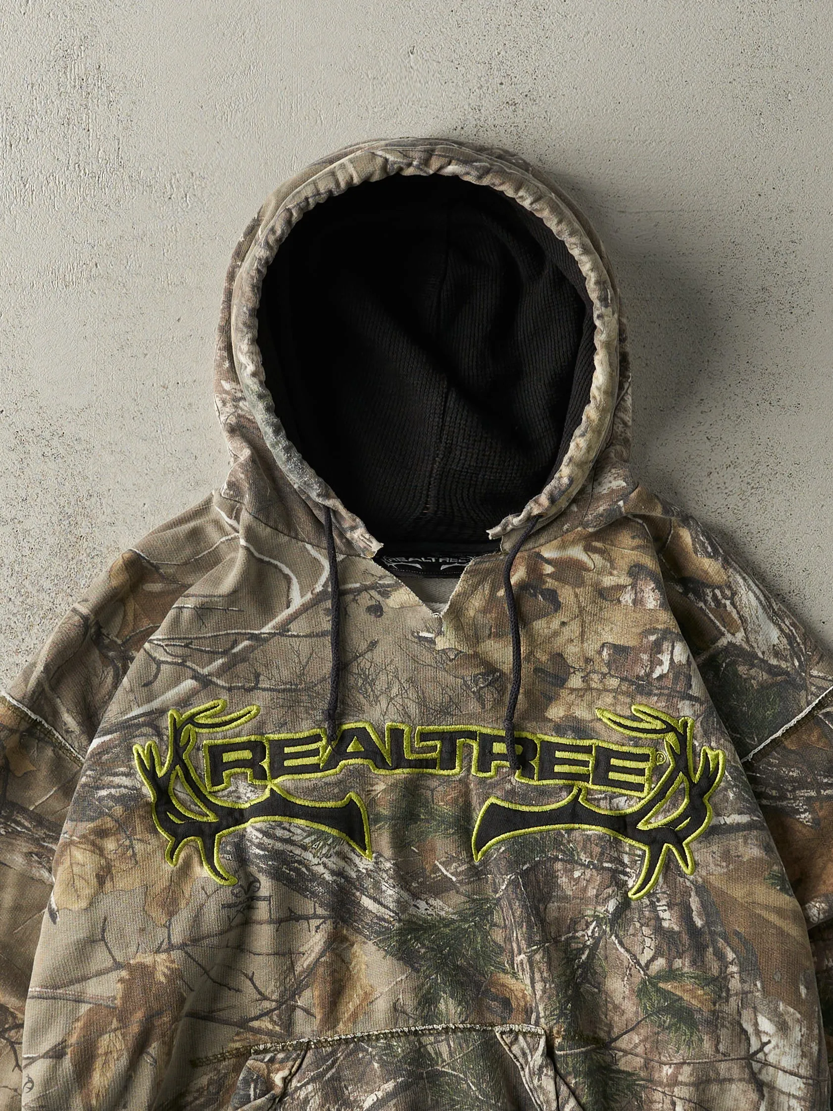 Vintage Y2K Camo Realtree Embroidered Hoodie (M) sold by Rebalance Vintage product image thumbnail 2