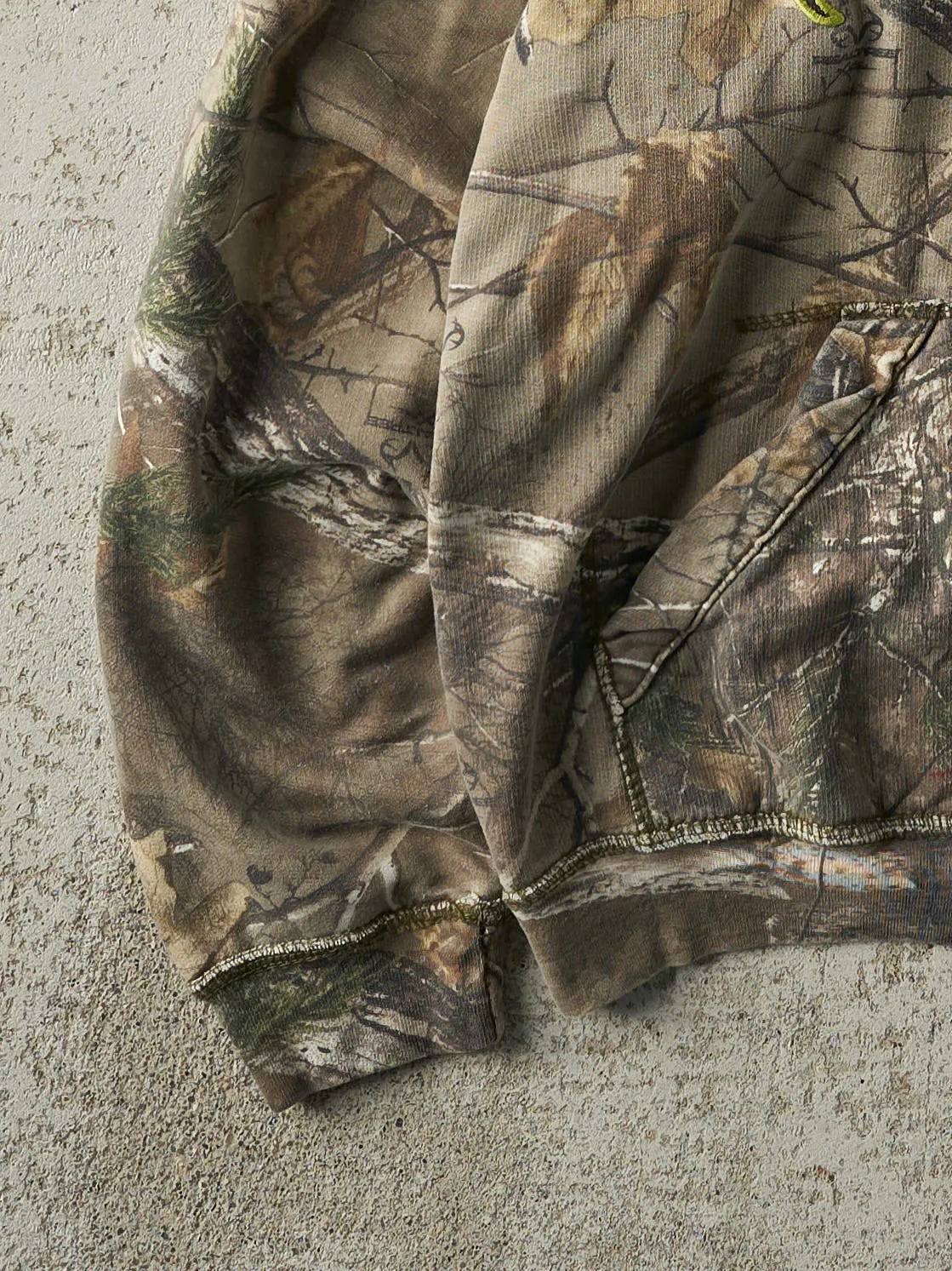 Vintage Y2K Camo Realtree Embroidered Hoodie (M) sold by Rebalance Vintage product image thumbnail 3