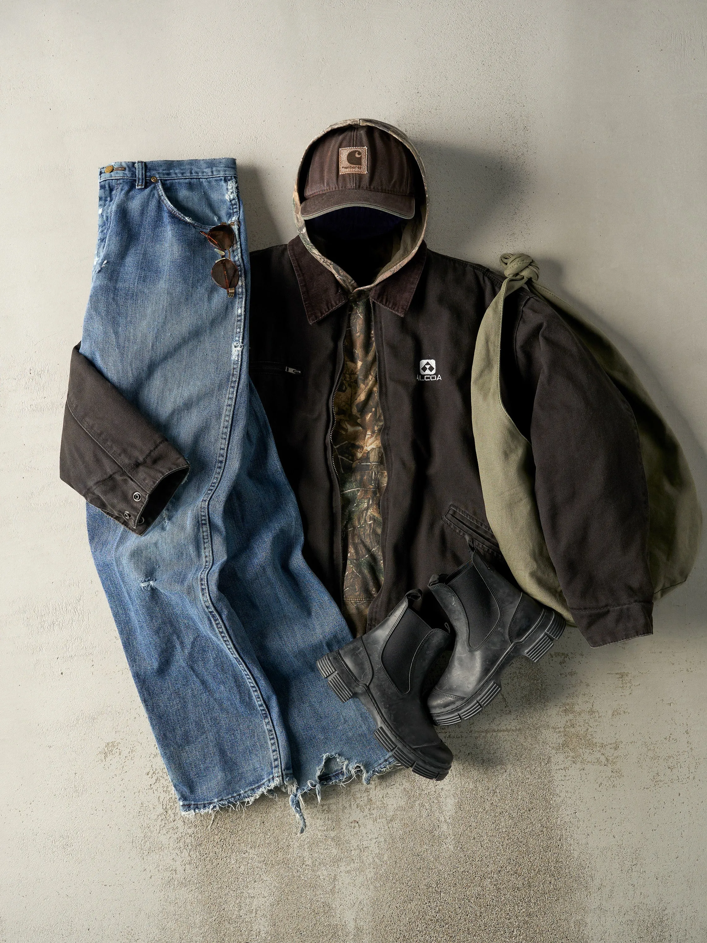 Vintage 90s Mid Wash Wrangler Jeans (33x33) sold by Rebalance Vintage product image thumbnail 2