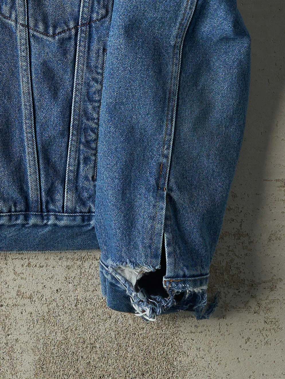 Vintage 90s Mid Wash Levi's Orange Tab Type 3 Quilt Lined Denim Jacket (M) sold by Rebalance Vintage product image thumbnail 4