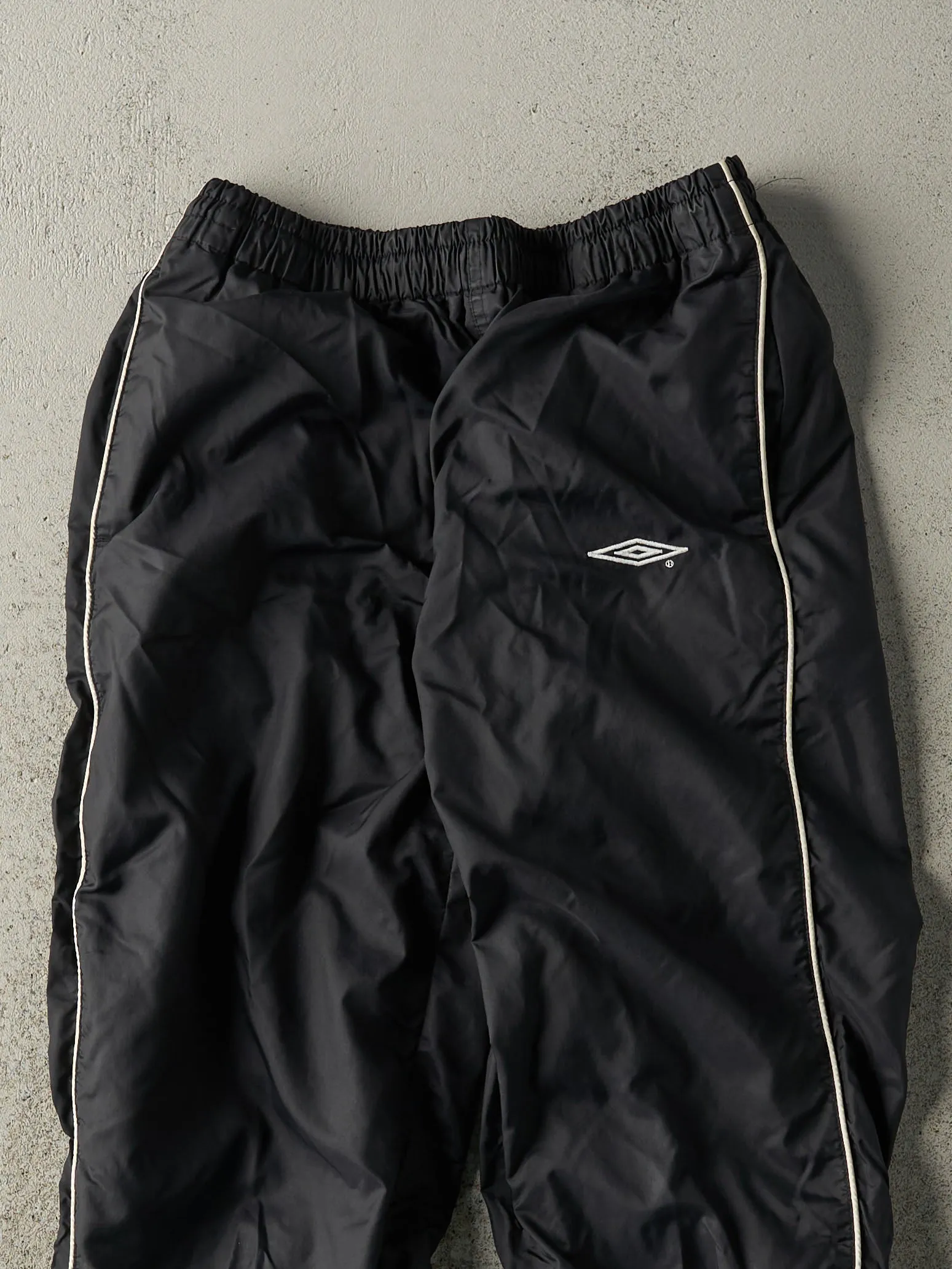 Vintage 90s Black Umbro Windbreaker Pants (26x27.5) sold by Rebalance Vintage product image thumbnail 3