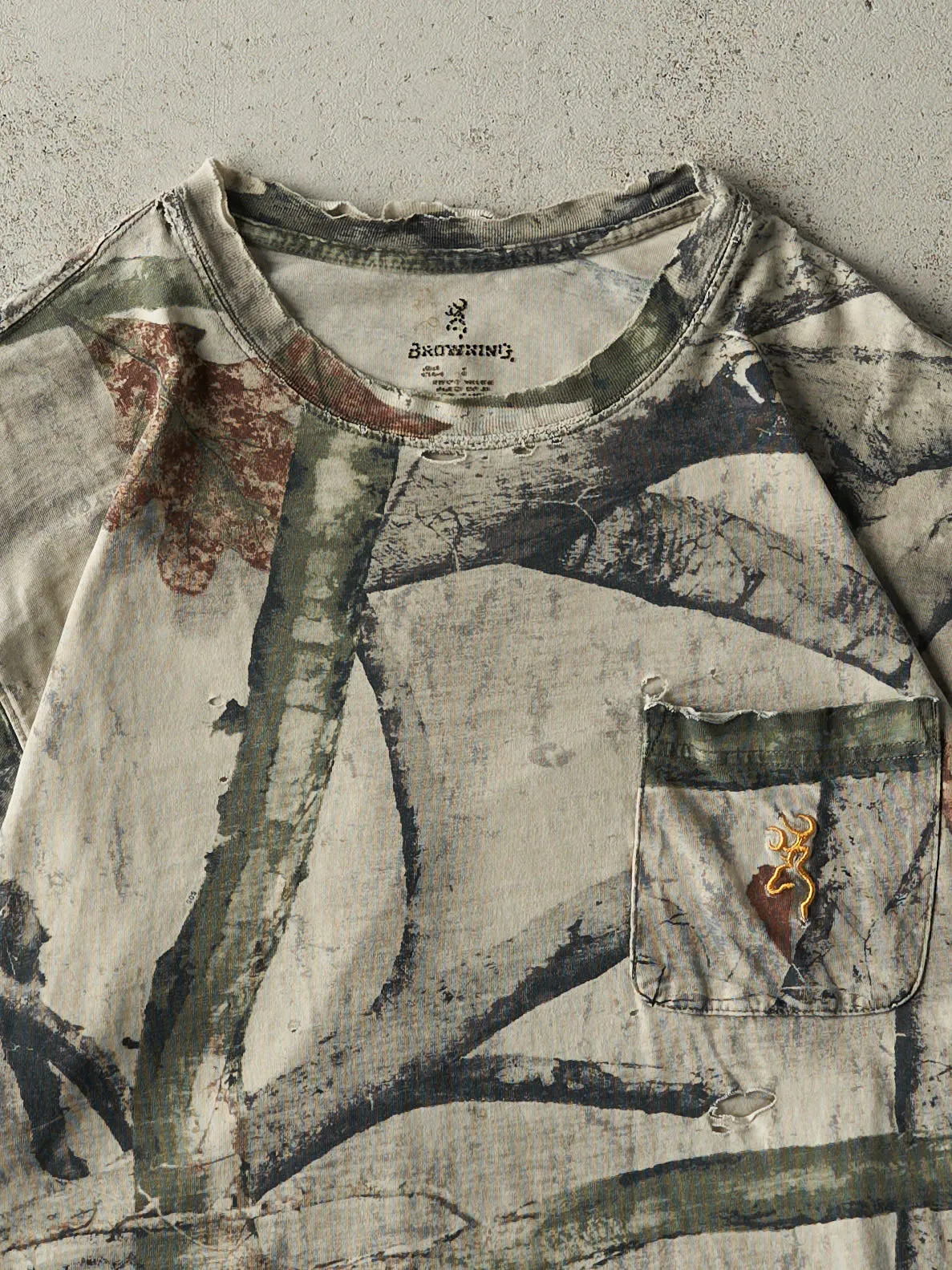 Vintage Y2K Camo Browning x Mossy Oak Embroidered Pocket Tee (L) sold by Rebalance Vintage product image thumbnail 2