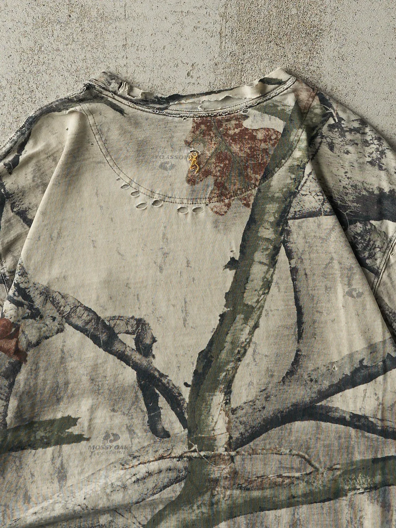 Vintage Y2K Camo Browning x Mossy Oak Embroidered Pocket Tee (L) sold by Rebalance Vintage product image thumbnail 3