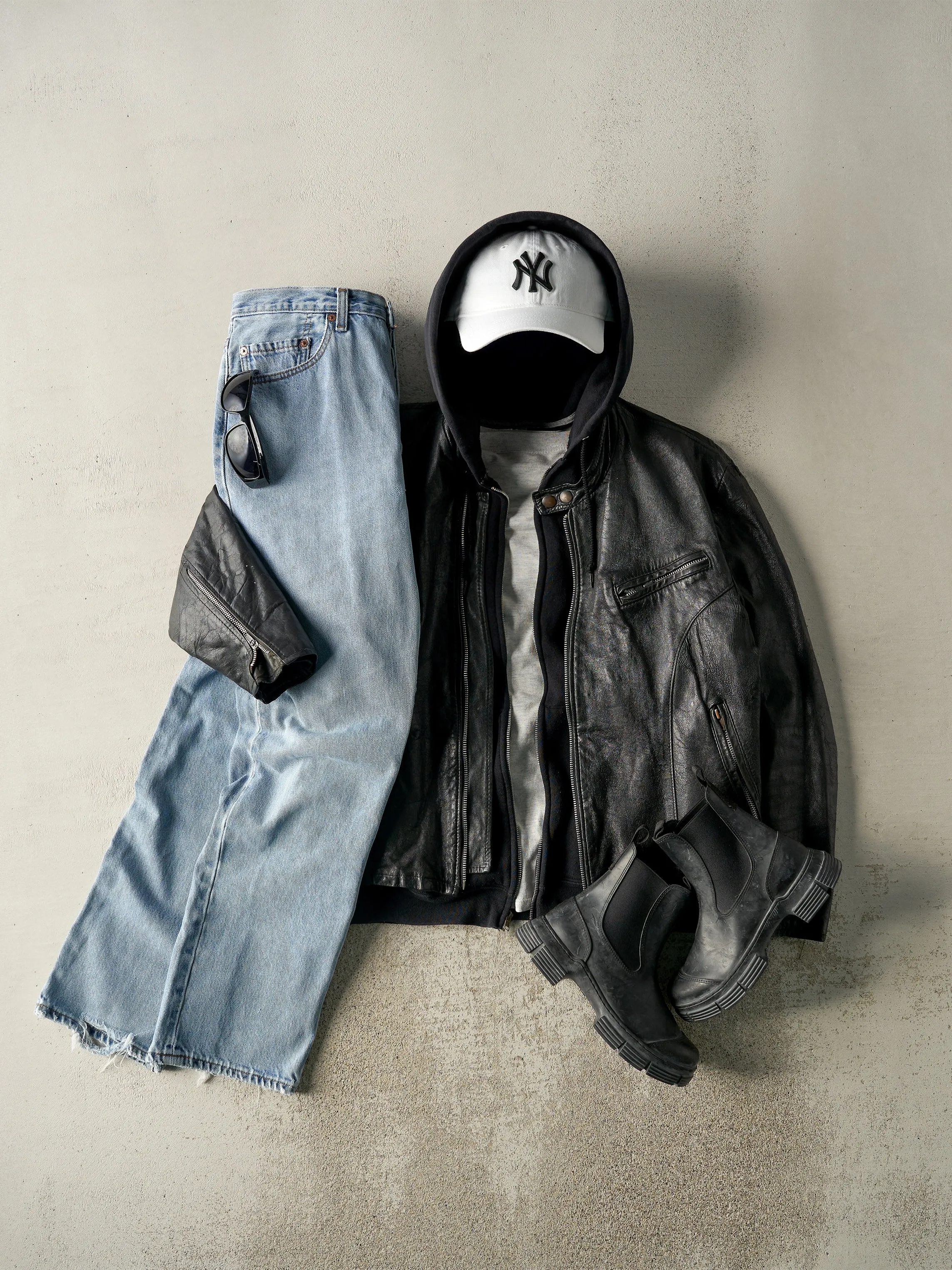 Vintage Y2K Black Russell Athletic Zip Up Hoodie (M) sold by Rebalance Vintage product image thumbnail 2