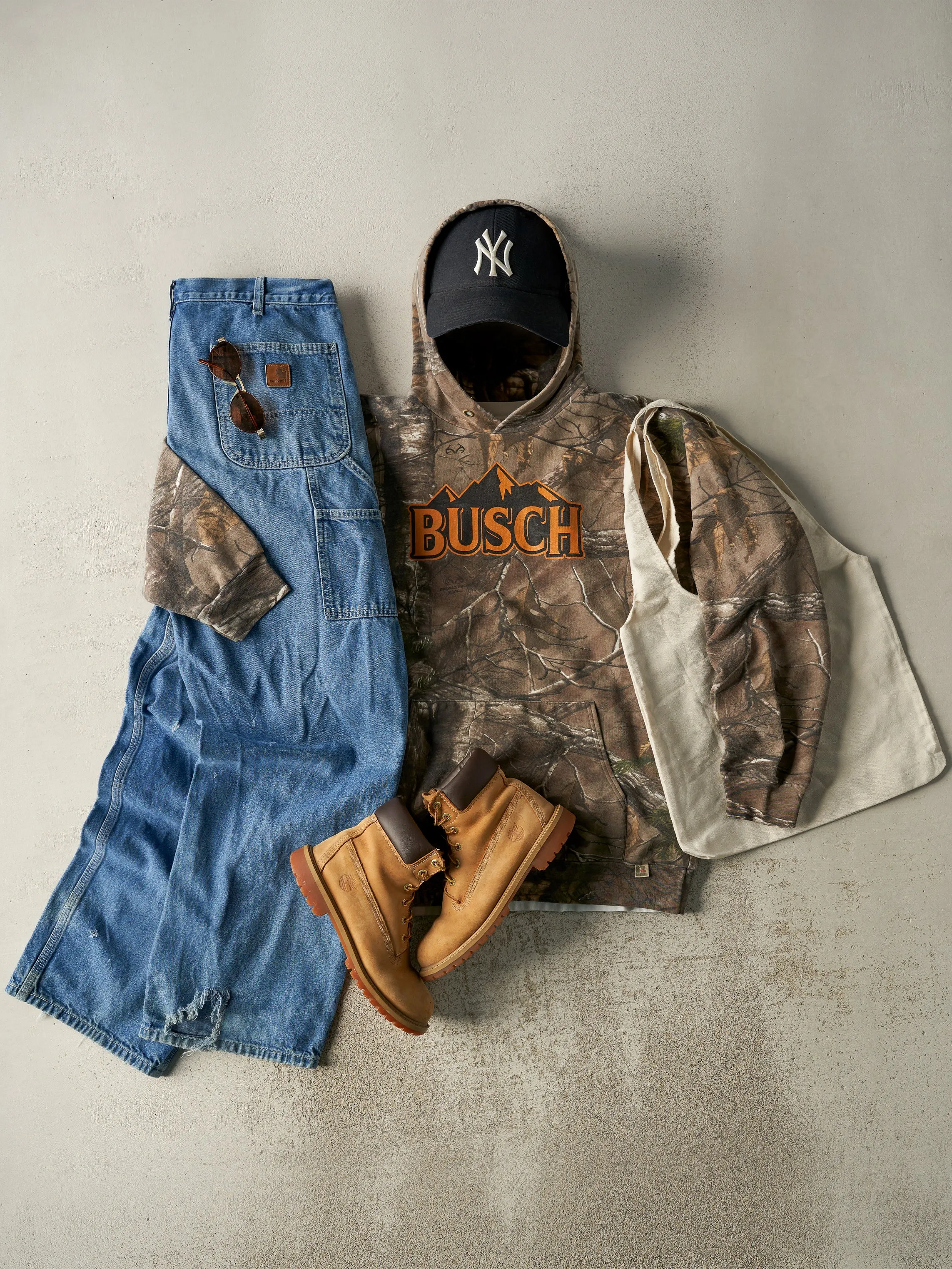 Vintage Y2K Mid Wash Carhartt Dungaree Fit Carpenter Jeans (35.5x31) sold by Rebalance Vintage product image thumbnail 2