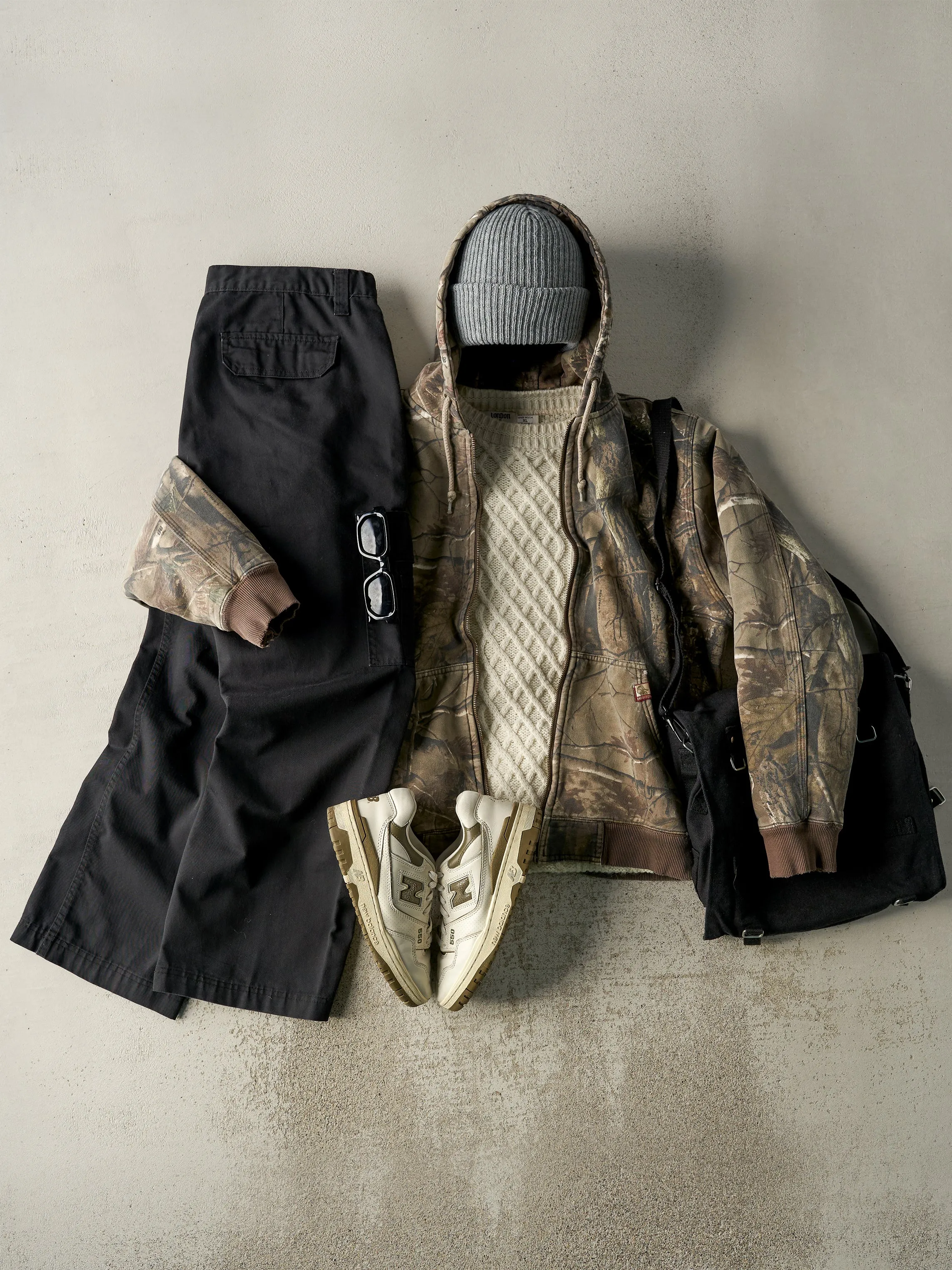 Vintage Y2K Black Cargo Work Pants (36x29) sold by Rebalance Vintage product image thumbnail 2