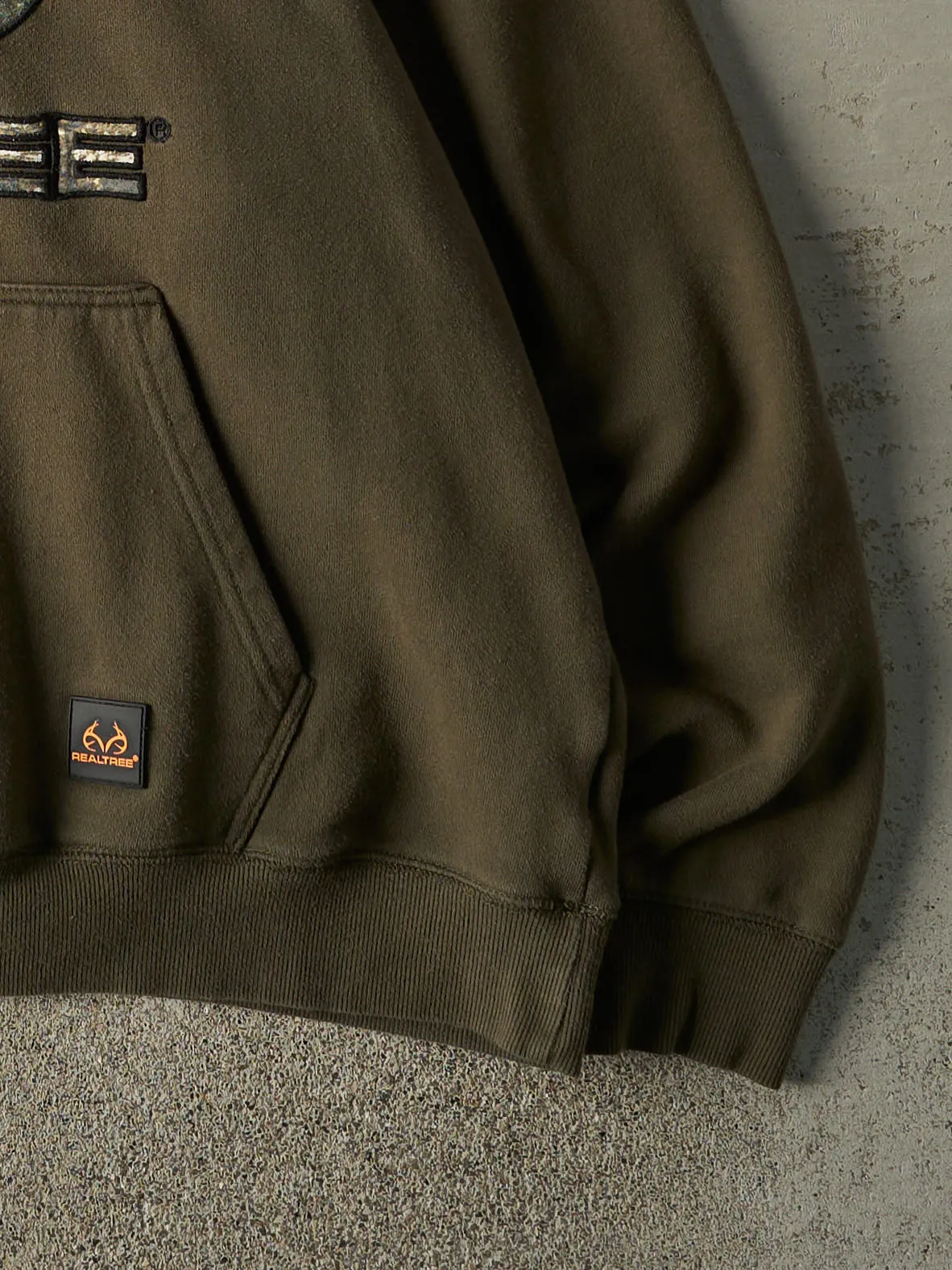 Vintage Y2K Green Embroidered Realtree Boxy Hoodie (XL) sold by Rebalance Vintage product image thumbnail 4