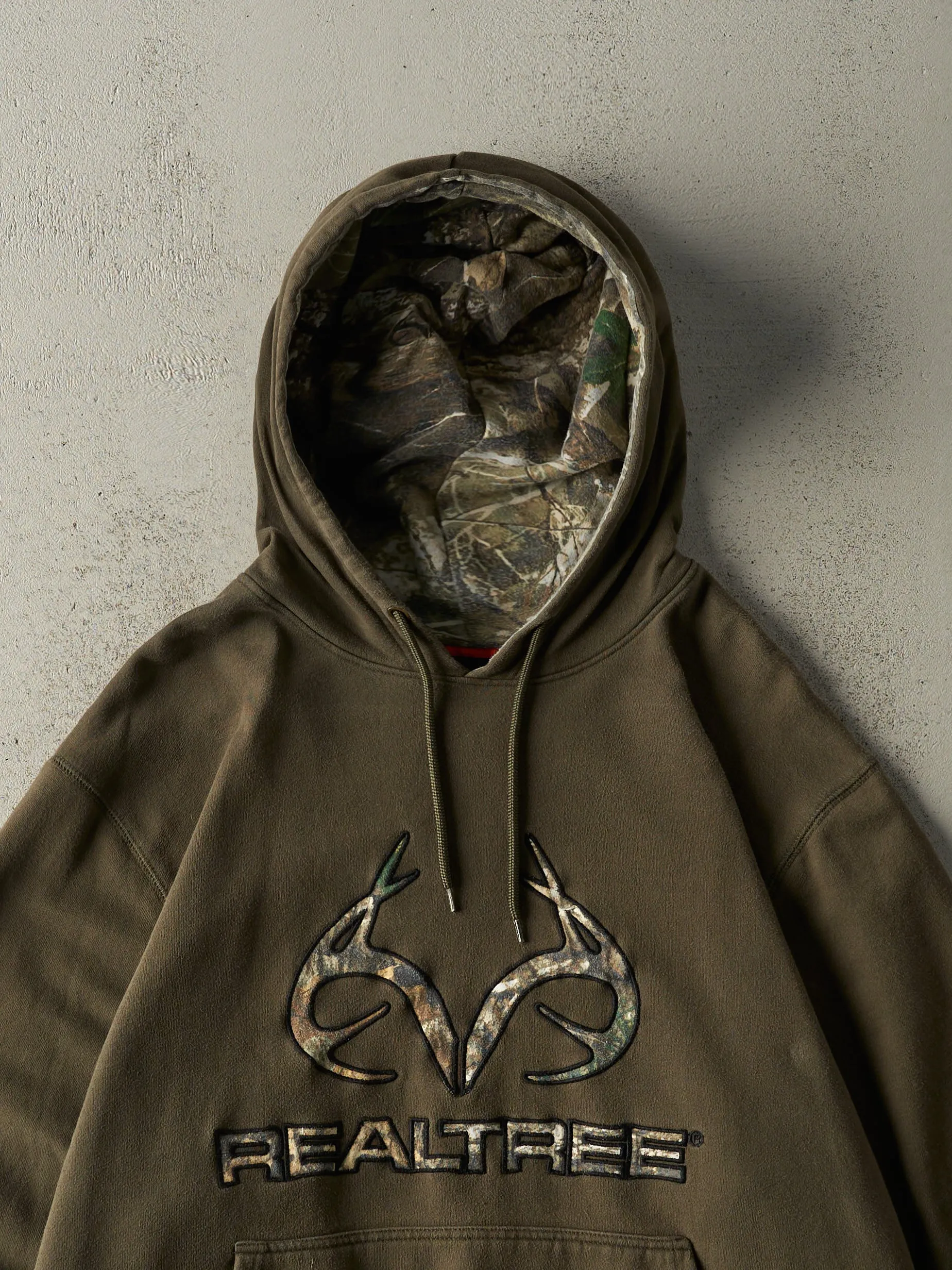 Vintage Y2K Green Embroidered Realtree Boxy Hoodie (XL) sold by Rebalance Vintage product image thumbnail 3