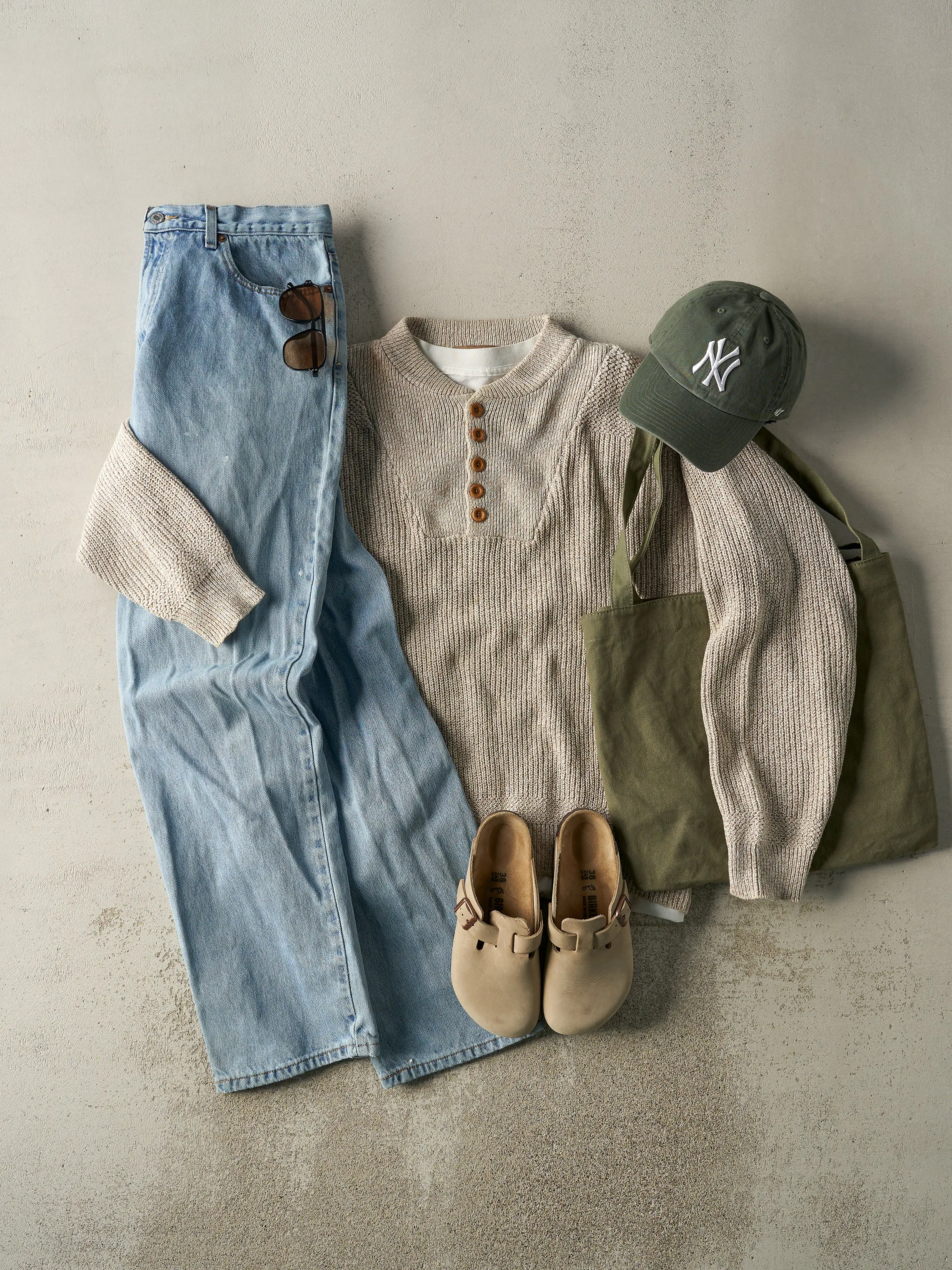 Vintage Y2K Light Wash Levi's 550 Jeans (34x33) sold by Rebalance Vintage product image thumbnail 2