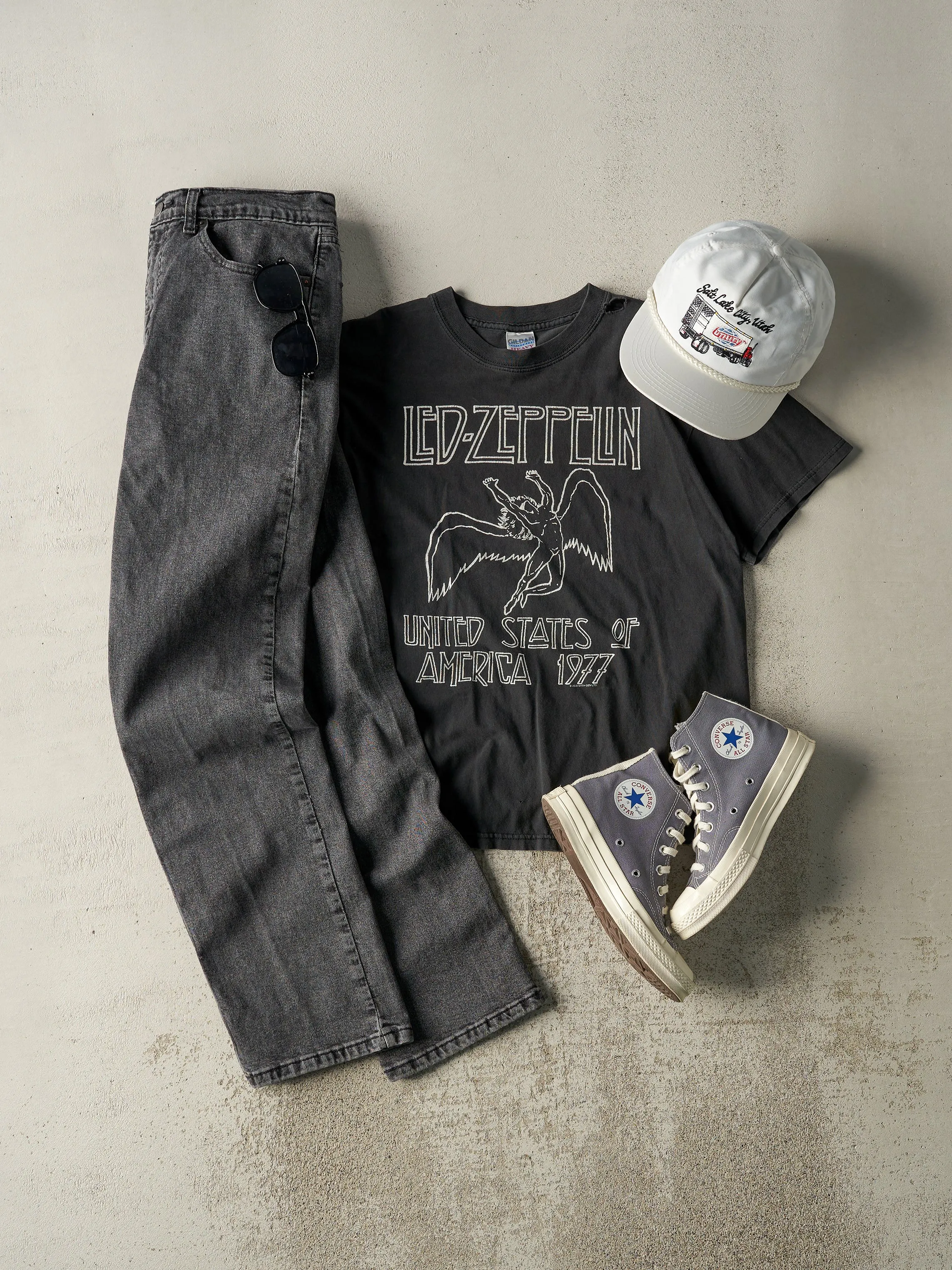 Vintage Y2K Faded Black Levi's 505 Denim Pants (33x31) sold by Rebalance Vintage product image thumbnail 2