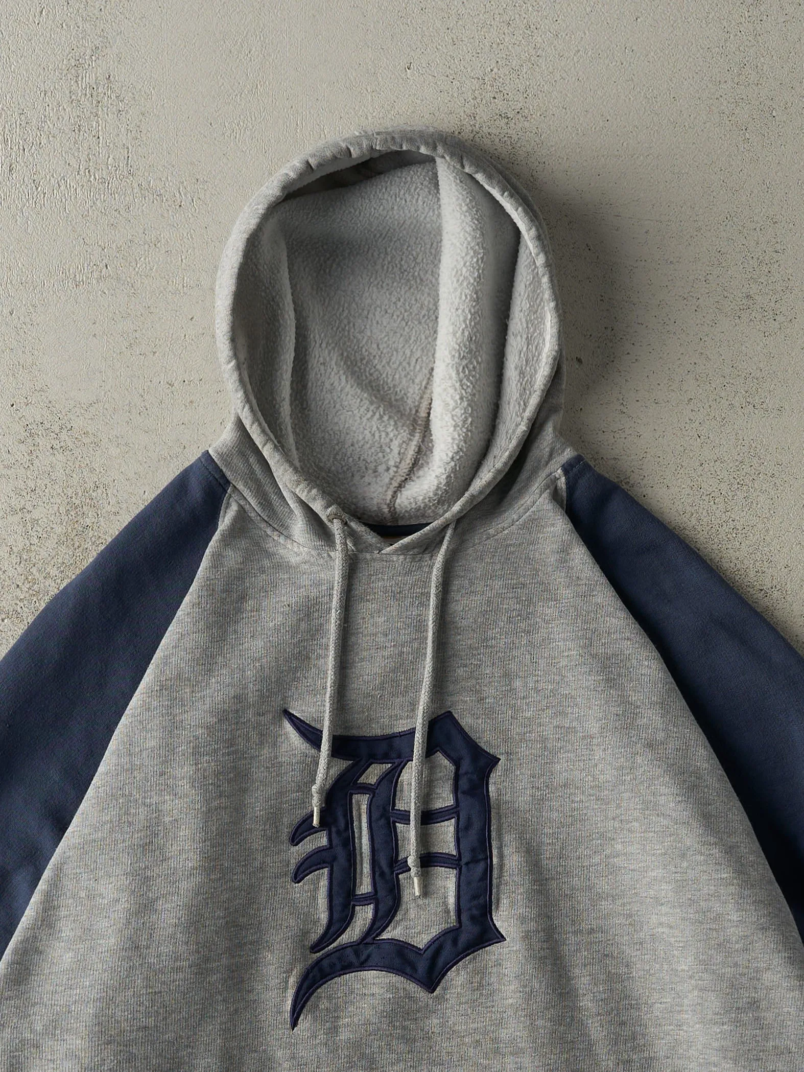 Vintage Y2K Grey & Navy Detroit Tigers Embroidered Boxy Hoodie (XL) sold by Rebalance Vintage product image thumbnail 2