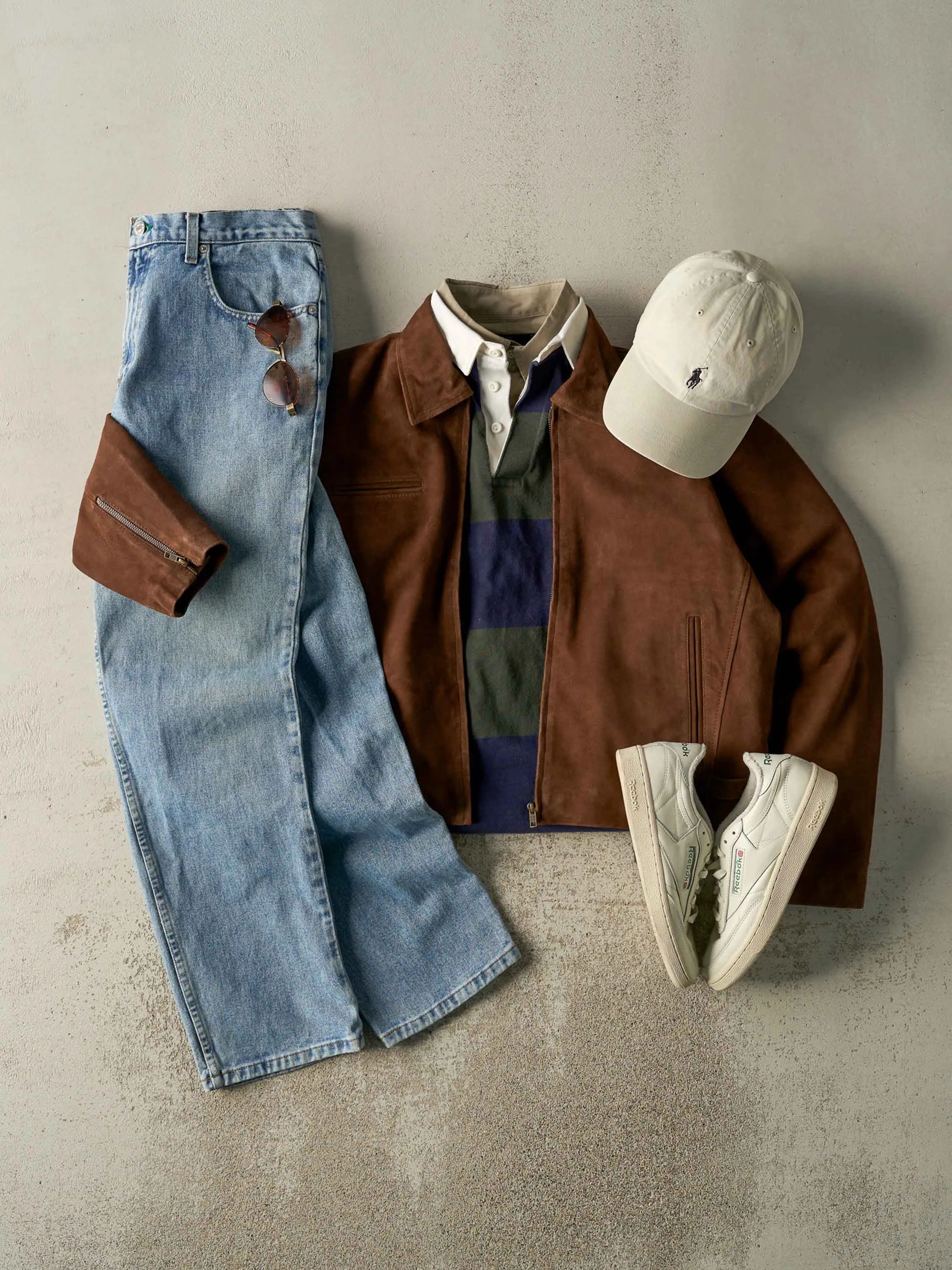 Vintage 90s Light Wash Tommy Hilfiger Jeans (32.5x30) sold by Rebalance Vintage product image thumbnail 2