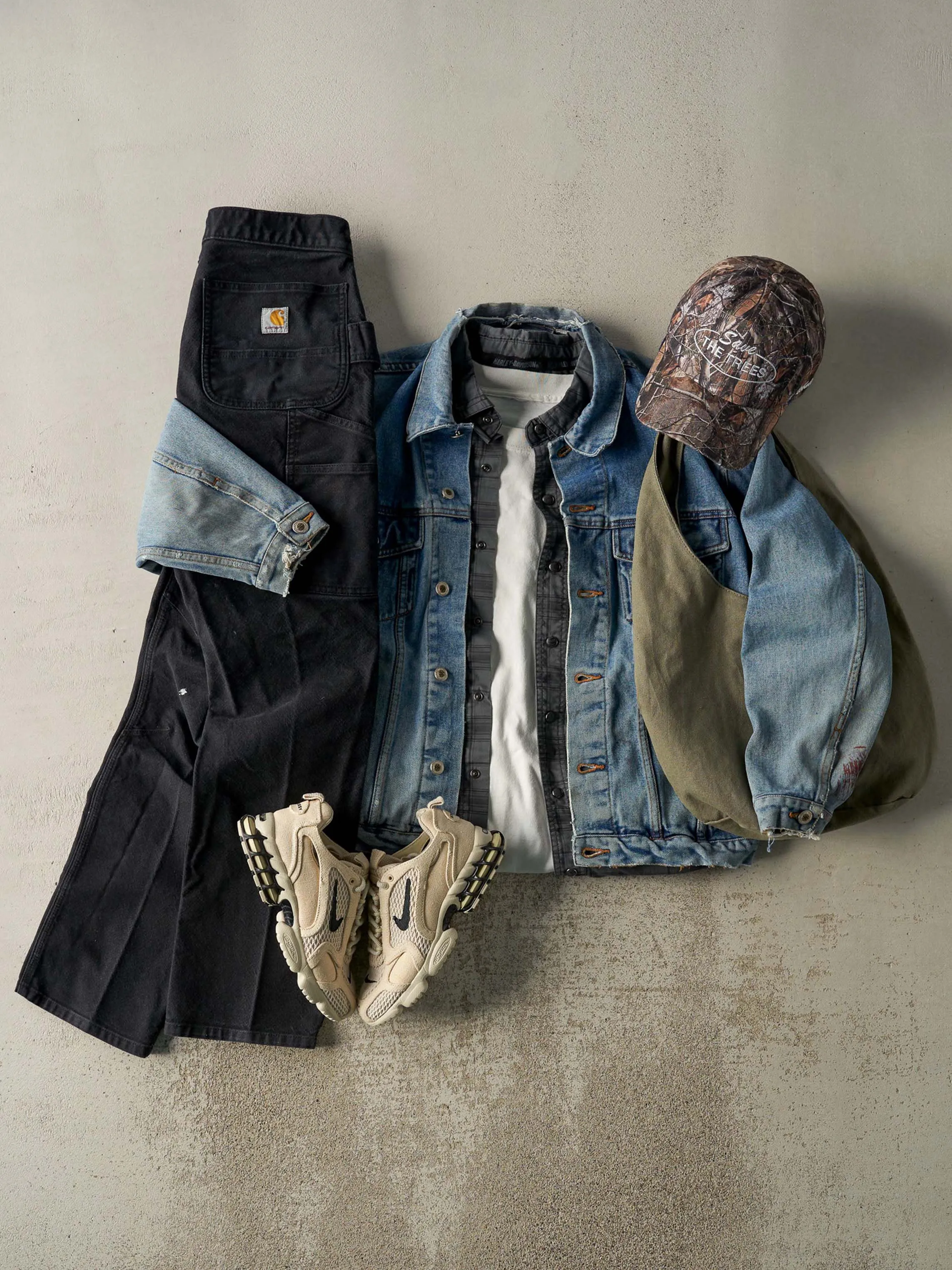 Vintage Y2K Black Carhartt Carpenter Pants (30x30) sold by Rebalance Vintage product image thumbnail 2