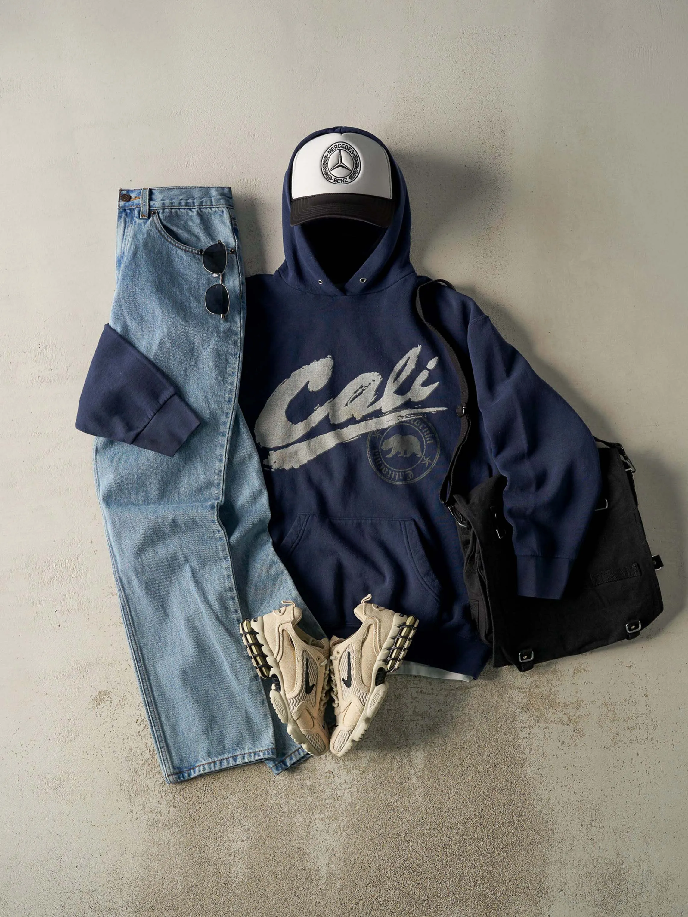 Vintage Y2K Light Wash Levi's Strauss Signature Series Jeans (30.5x33) sold by Rebalance Vintage product image thumbnail 2