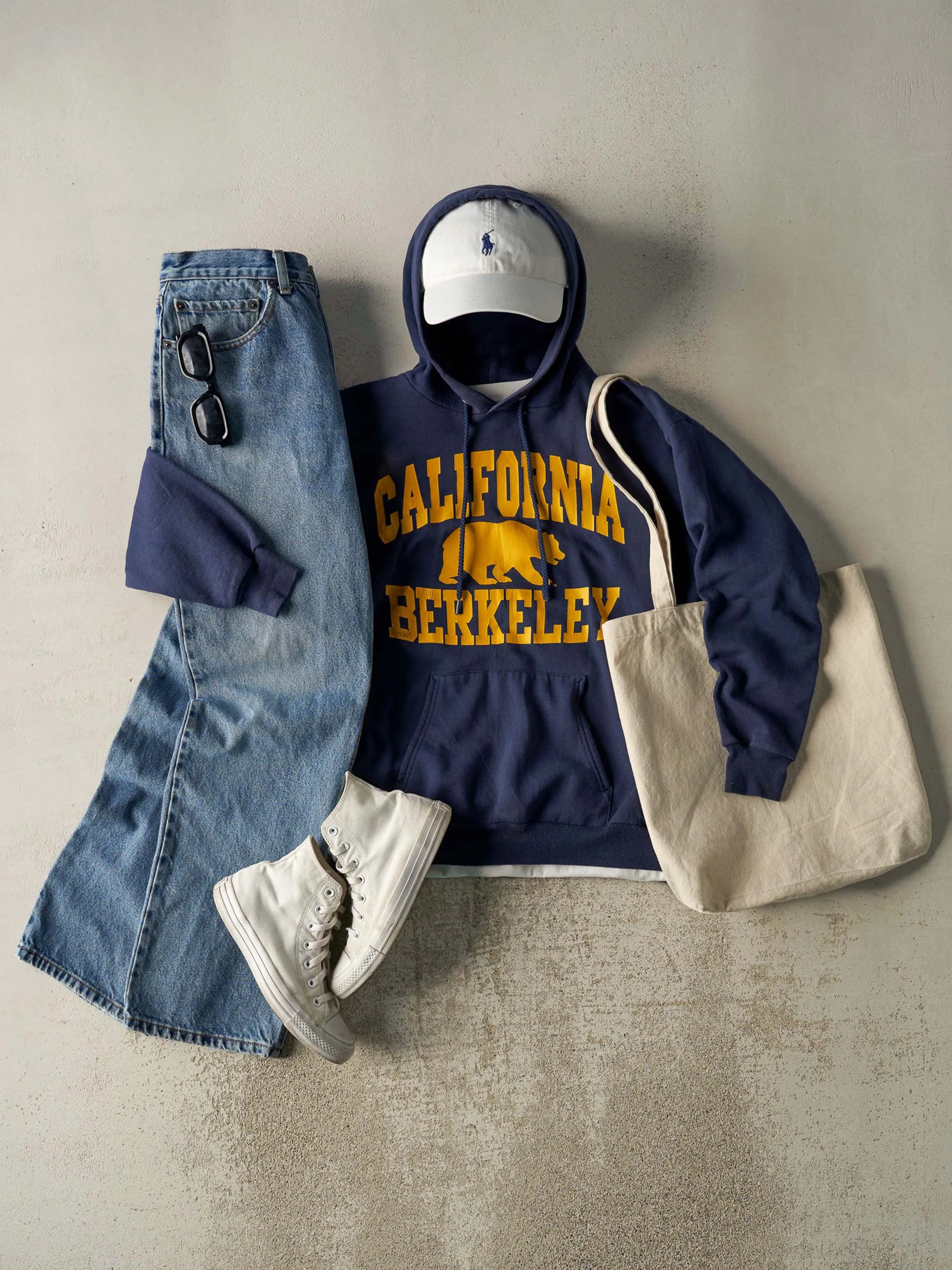 Vintage Y2K Light Wash Levi's Strauss Signature Series Jeans (30x30) sold by Rebalance Vintage product image thumbnail 2