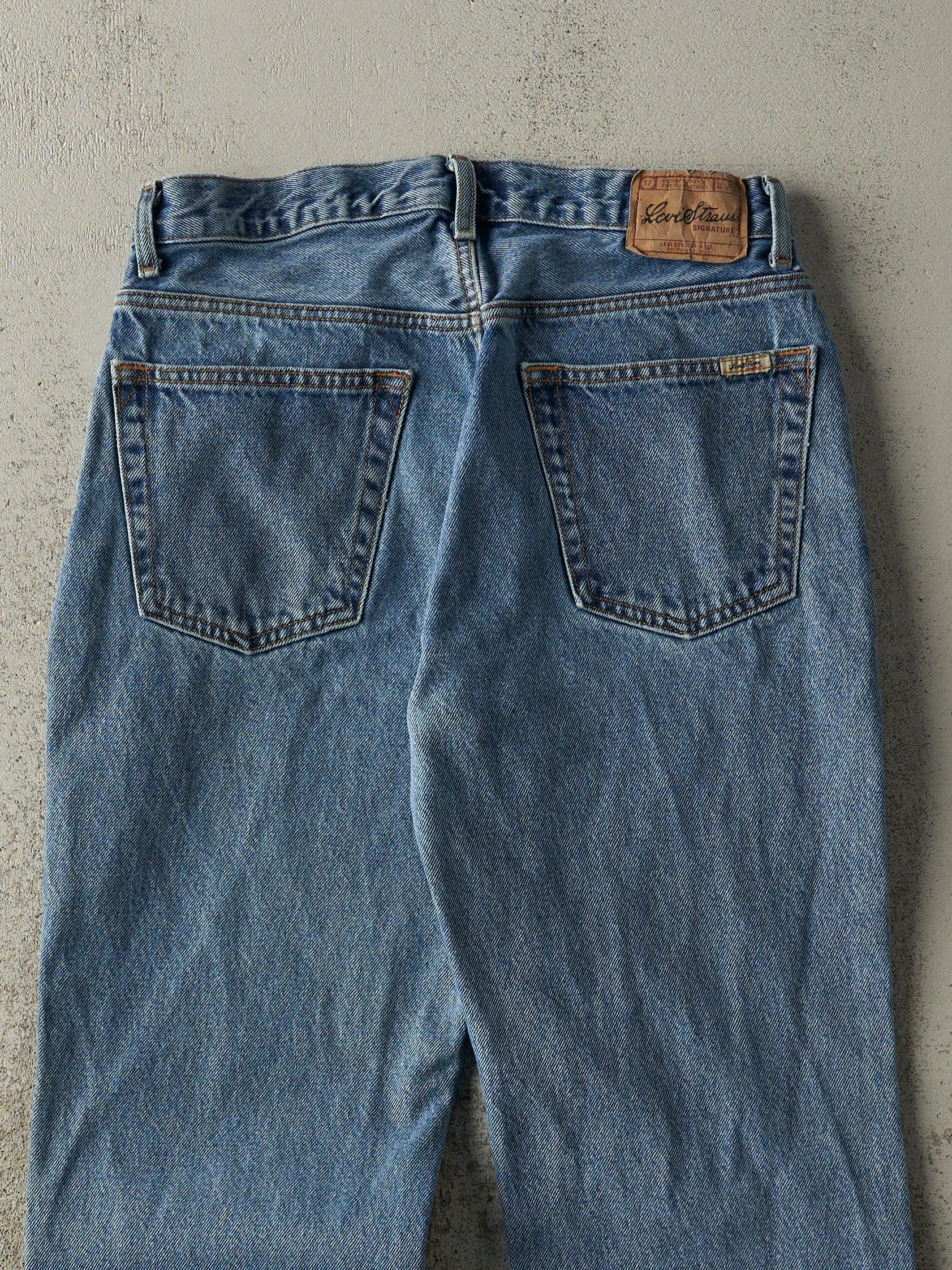 Vintage Y2K Light Wash Levi's Strauss Signature Series Jeans (30x30) sold by Rebalance Vintage product image thumbnail 5