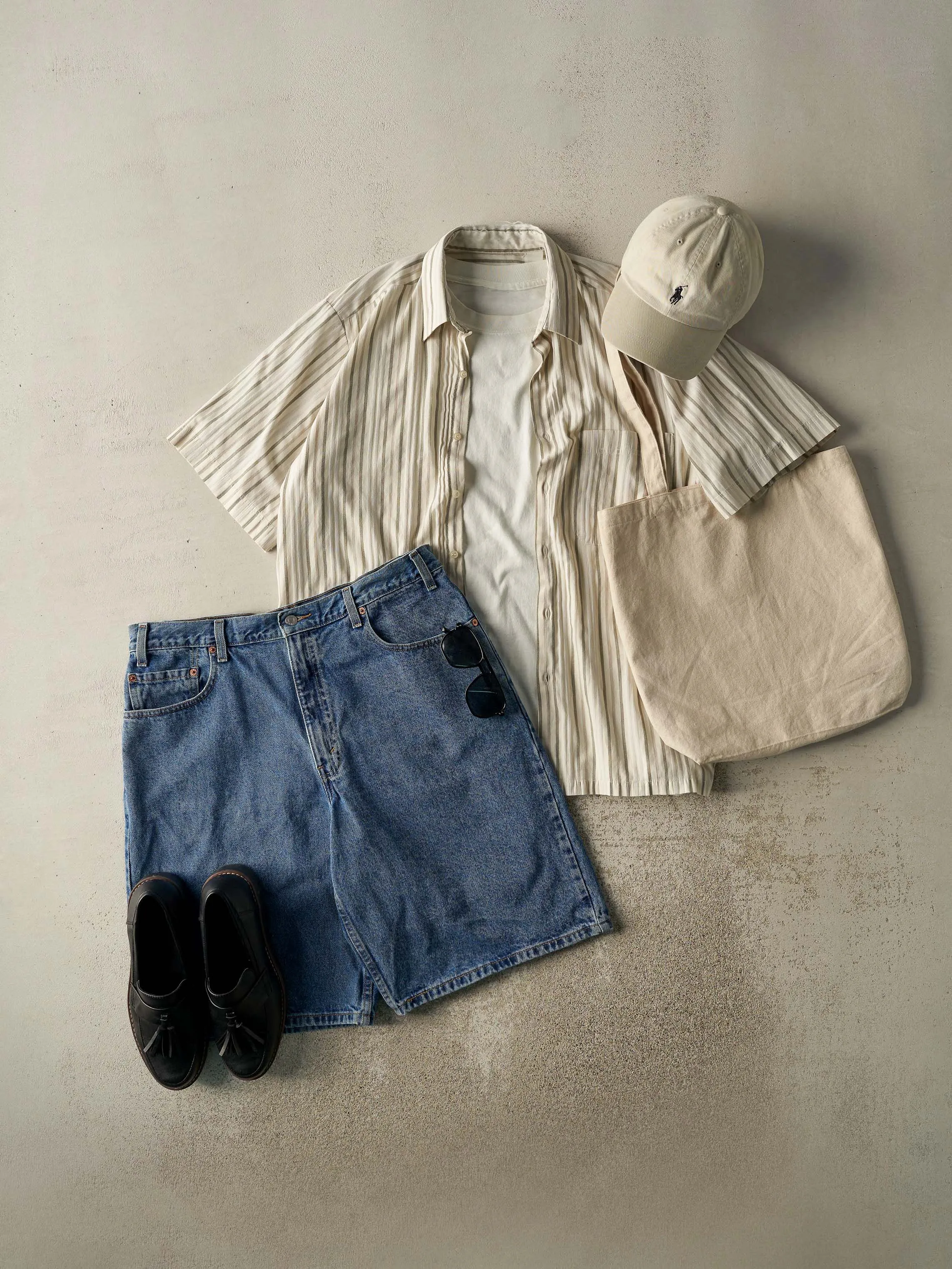 Vintage 90s Mid Wash Levi's 560 Jean Shorts (35.5x11) sold by Rebalance Vintage product image thumbnail 2