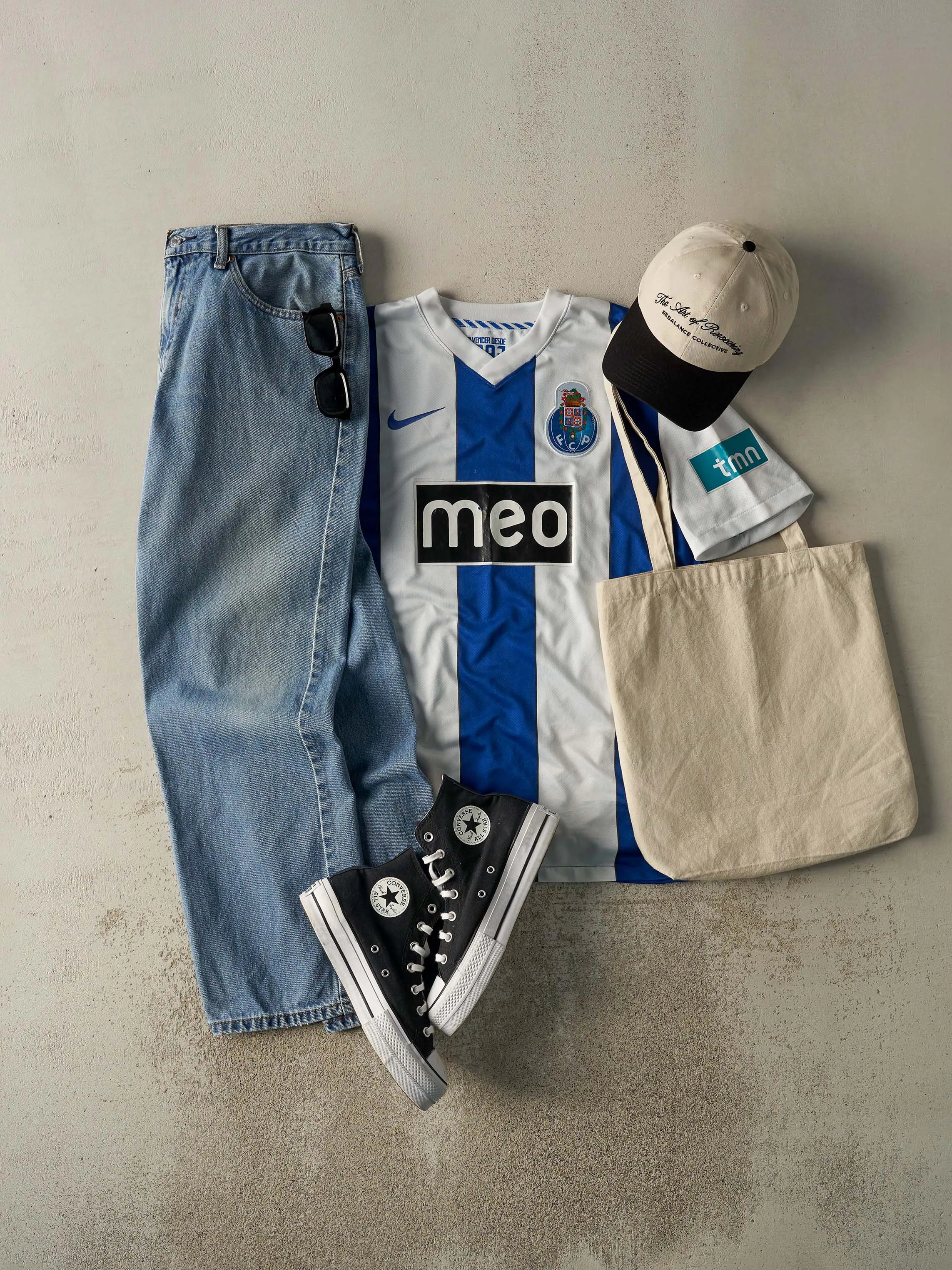 Vintage Y2K Blue & White Nike FC Porto Soccer Jersey (L/XL) sold by Rebalance Vintage product image thumbnail 2