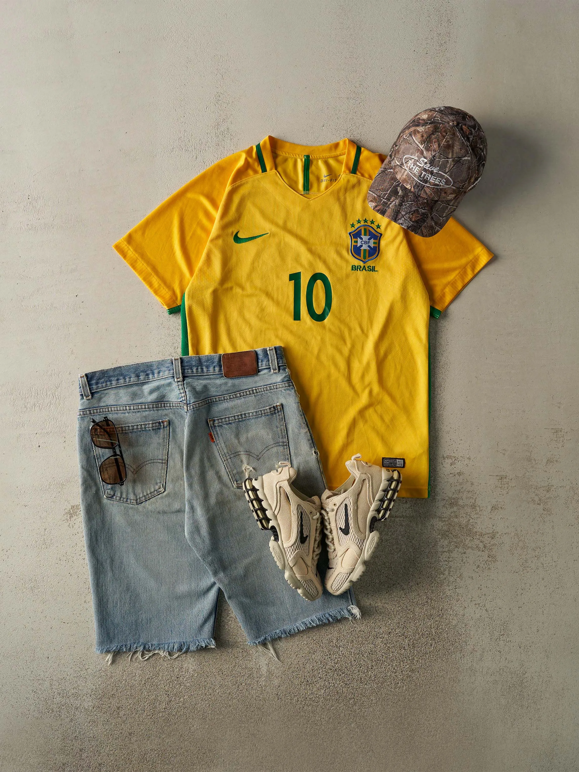 Vintage 80s Light Wash Levi's Orange Tab Cut Off Jean Shorts (31.5x10.5) sold by Rebalance Vintage product image thumbnail 2