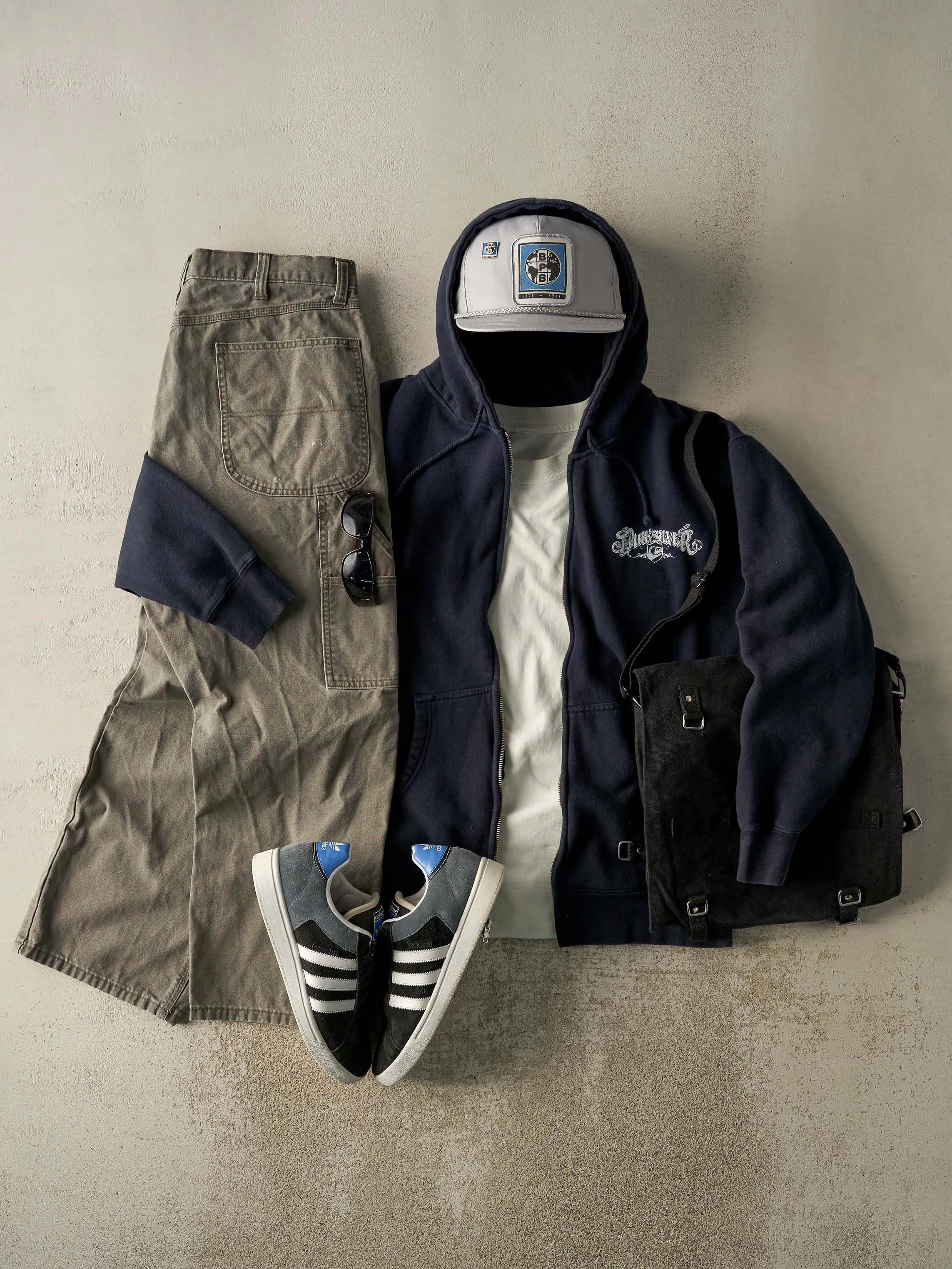 Vintage 90s Green Rustler Carpenter Pants (34x28) sold by Rebalance Vintage product image thumbnail 2