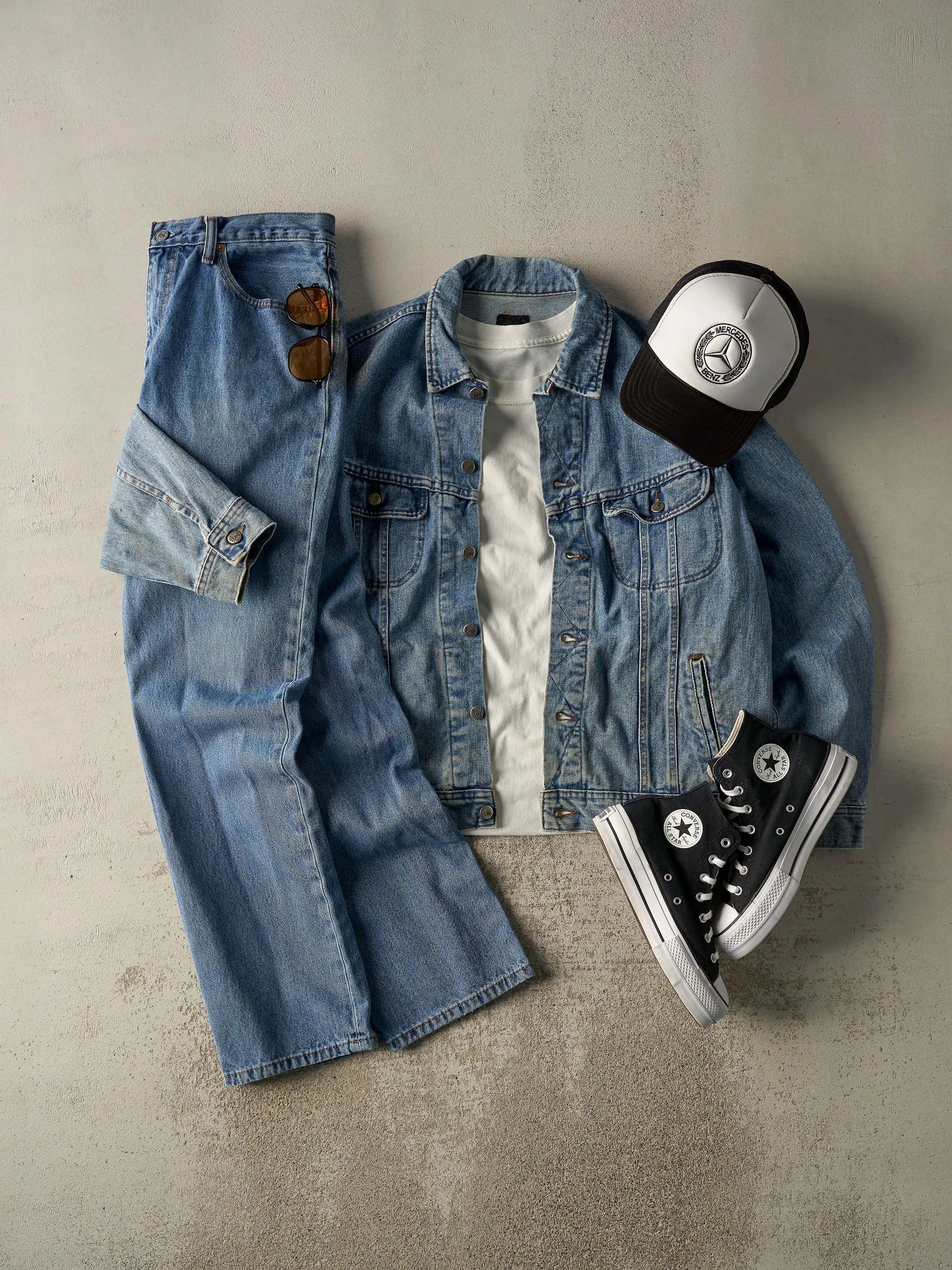 Vintage Y2K Mid Wash Levi's 516 Jeans (35.5x33) sold by Rebalance Vintage product image thumbnail 2