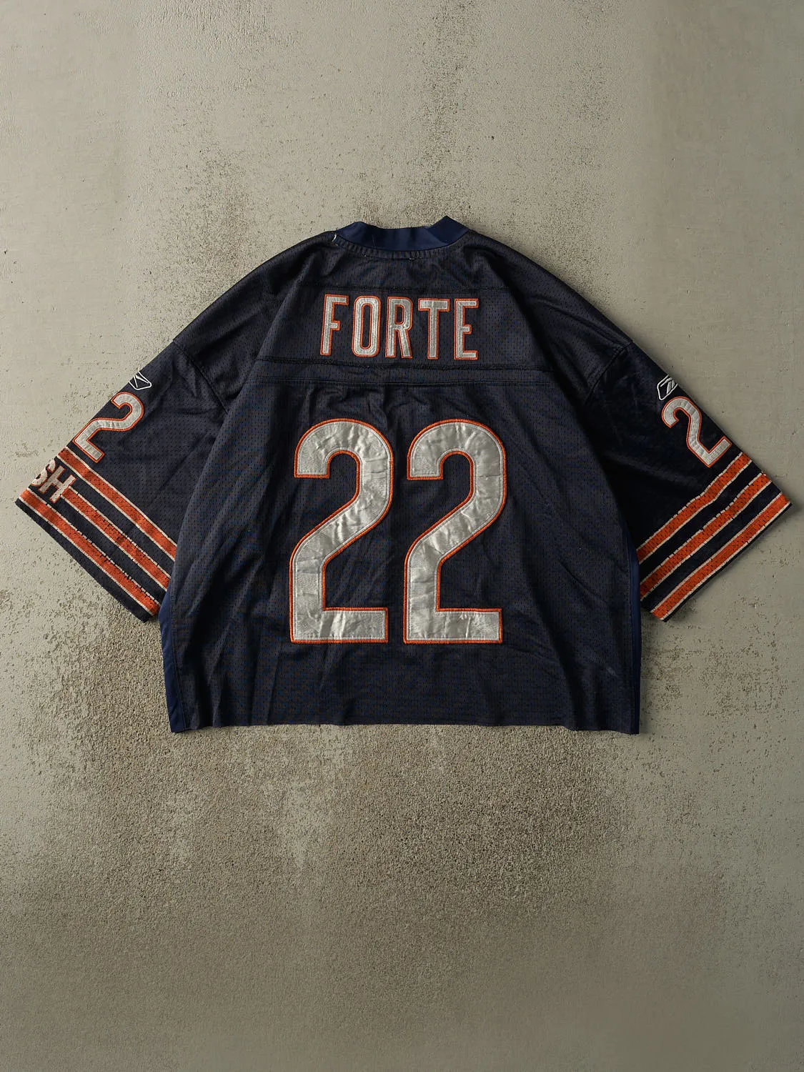 Vintage Y2K Navy Blue Chicago Bears Matt Forte #22 Cropped Football Jersey (L/XL) sold by Rebalance Vintage product image thumbnail 2