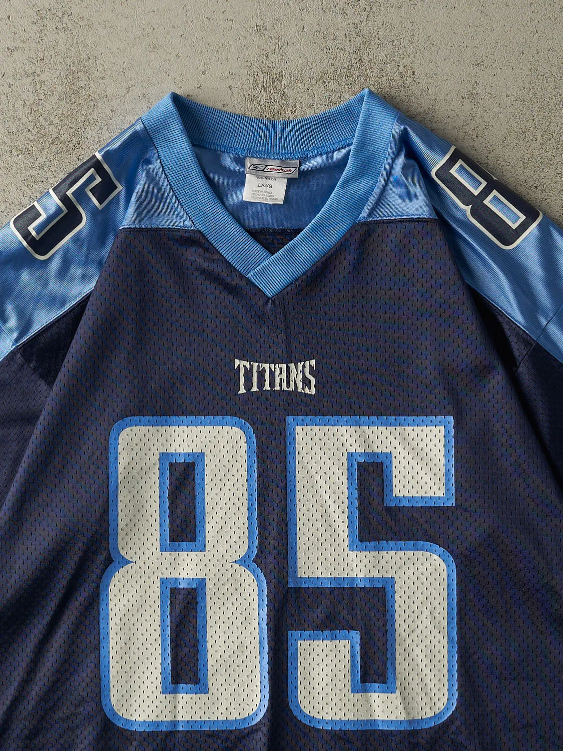 Vintage 90s Navy Tennessee Titans Derrick Mason #85 Signed Cropped Football Jersey (L) sold by Rebalance Vintage product image thumbnail 3