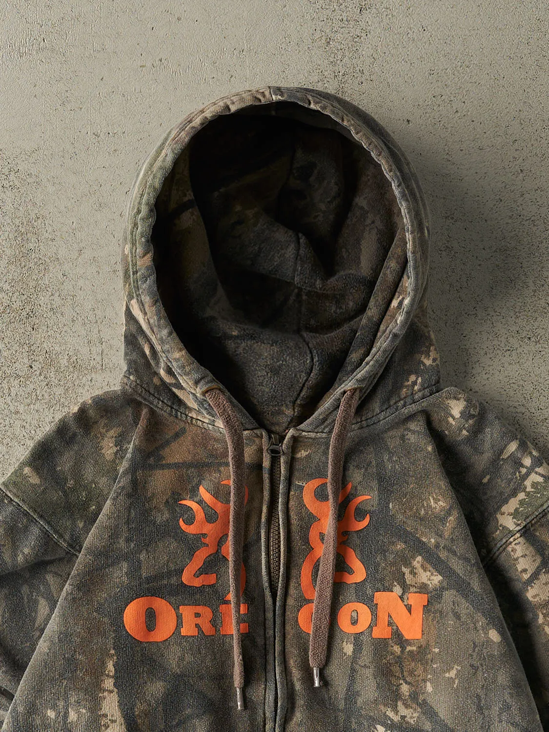 Vintage Y2K Camo Oregon x Browning Zip Up Hoodie (S) sold by Rebalance Vintage product image thumbnail 2